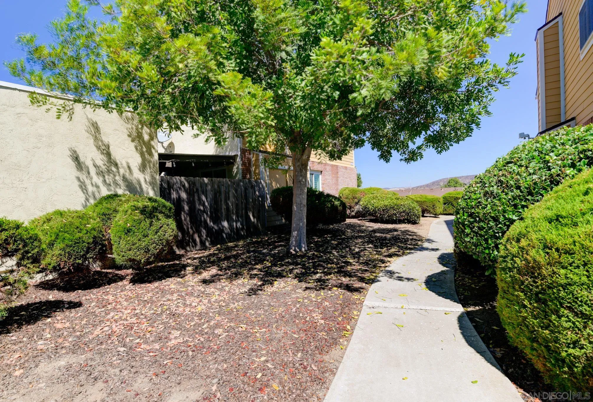 https://cdn.realtyfeed.com/cdn/127/250039160/b471d510c5f7c001b8f931b0e9ee3ed4.webp