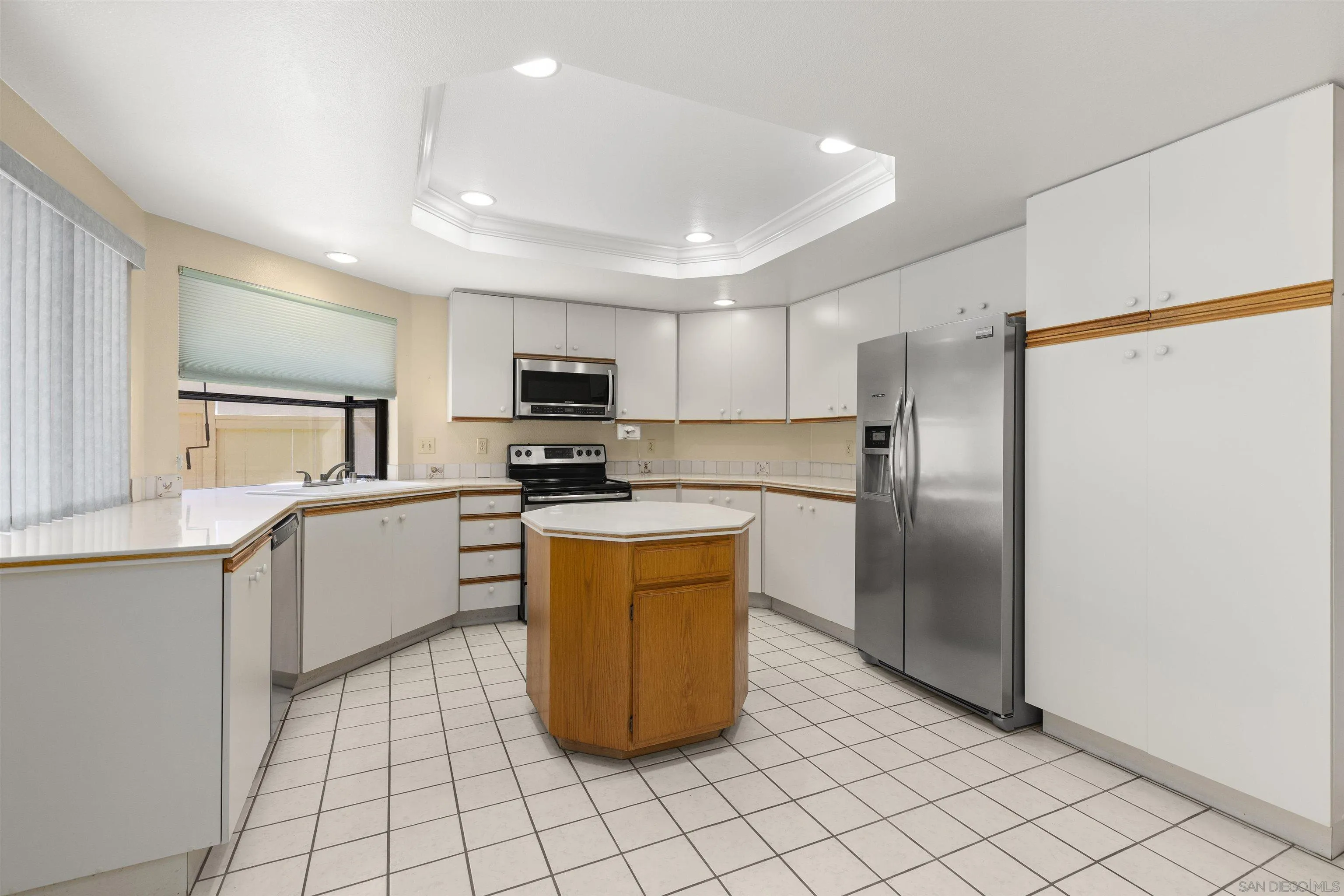 https://cdn.realtyfeed.com/cdn/127/250039168/30fa11aff153444d7db35f82c6e67535.webp