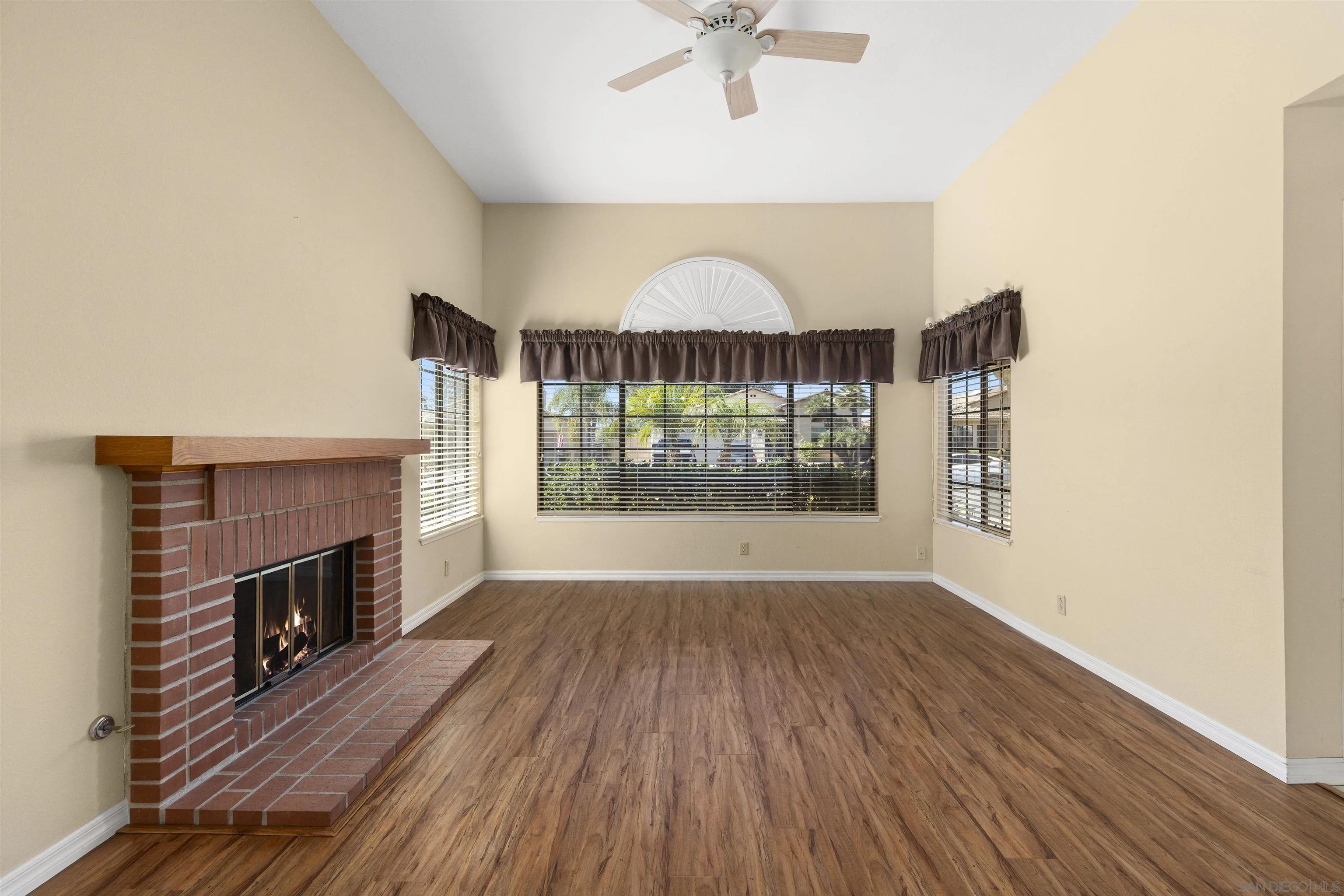 https://cdn.realtyfeed.com/cdn/127/250039168/46b52b123e6ac86f69cf07a18d2d23bf.webp