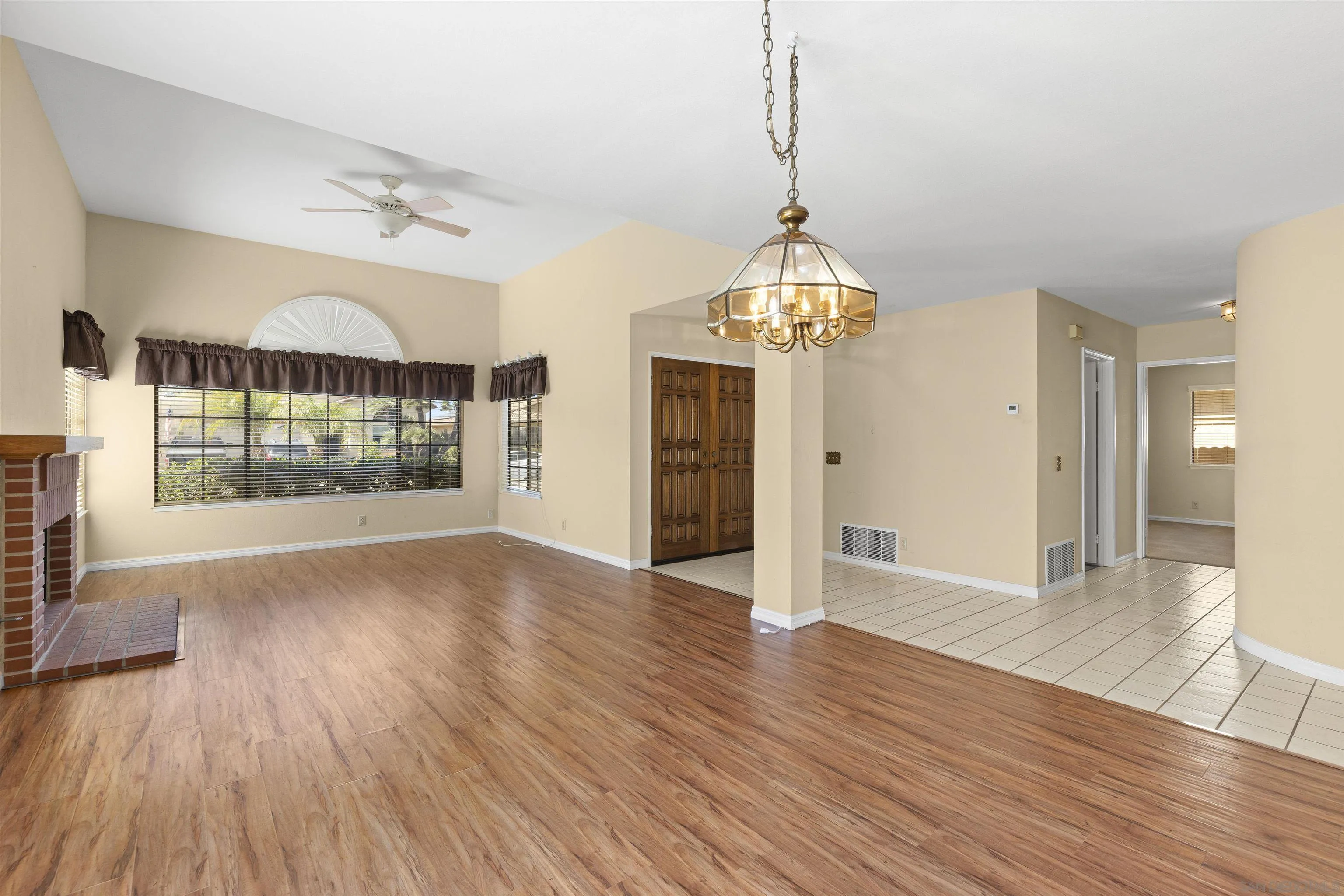 https://cdn.realtyfeed.com/cdn/127/250039168/59bc3e60d885766fc943547b15198e26.webp