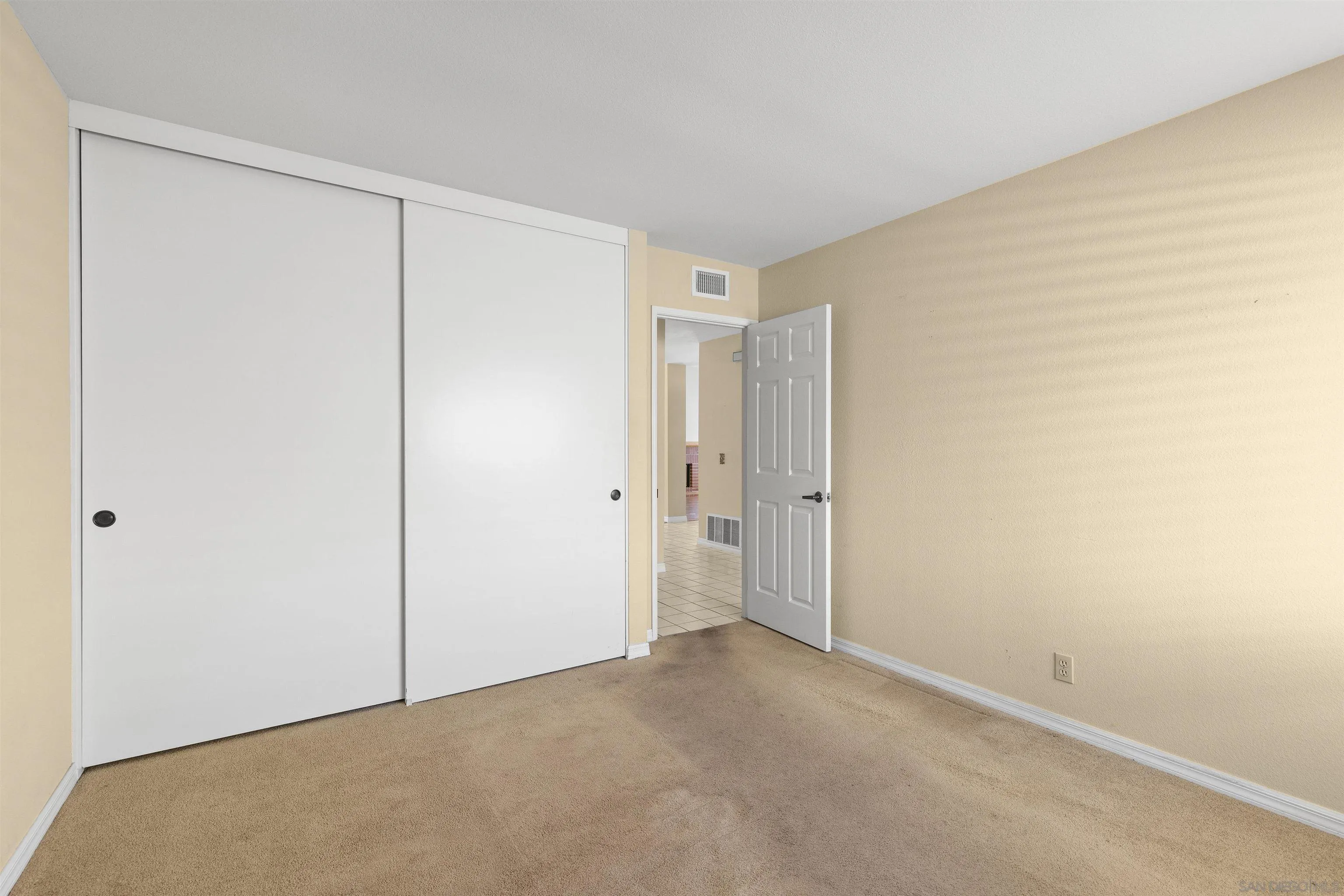 https://cdn.realtyfeed.com/cdn/127/250039168/69842101bb1d448a56a025636f32e9c3.webp