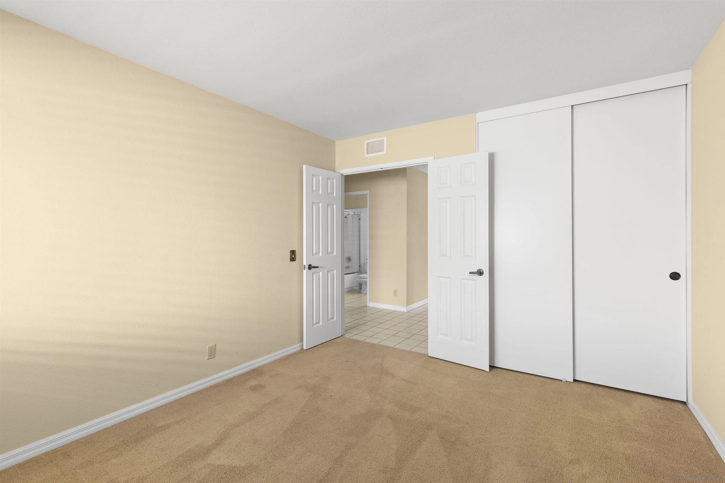 https://cdn.realtyfeed.com/cdn/127/250039168/7e49422997106d21dfdb86254ab0de4d.webp