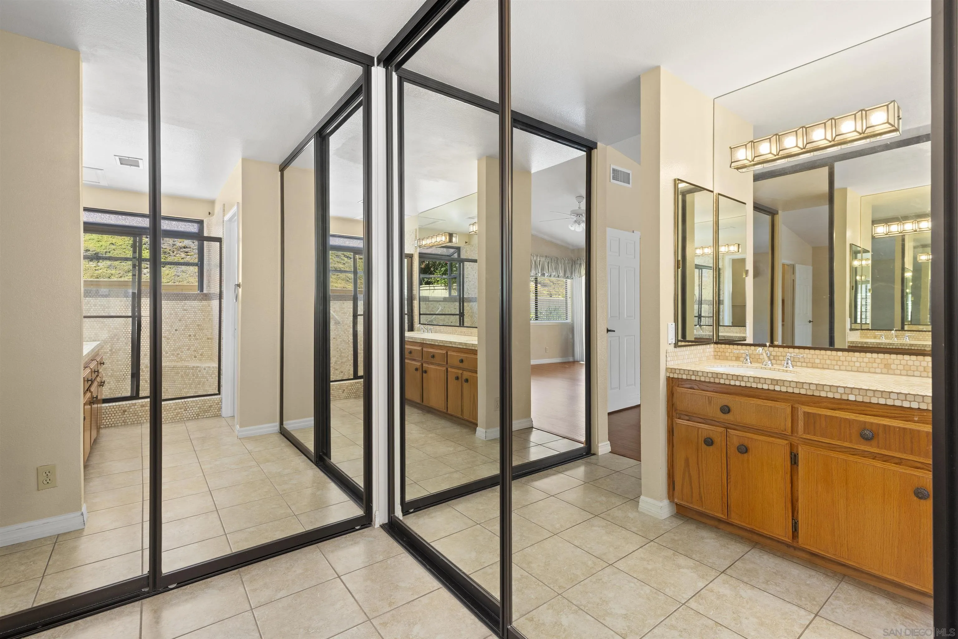https://cdn.realtyfeed.com/cdn/127/250039168/d2737205611f882f10d3d1ebf5c87381.webp