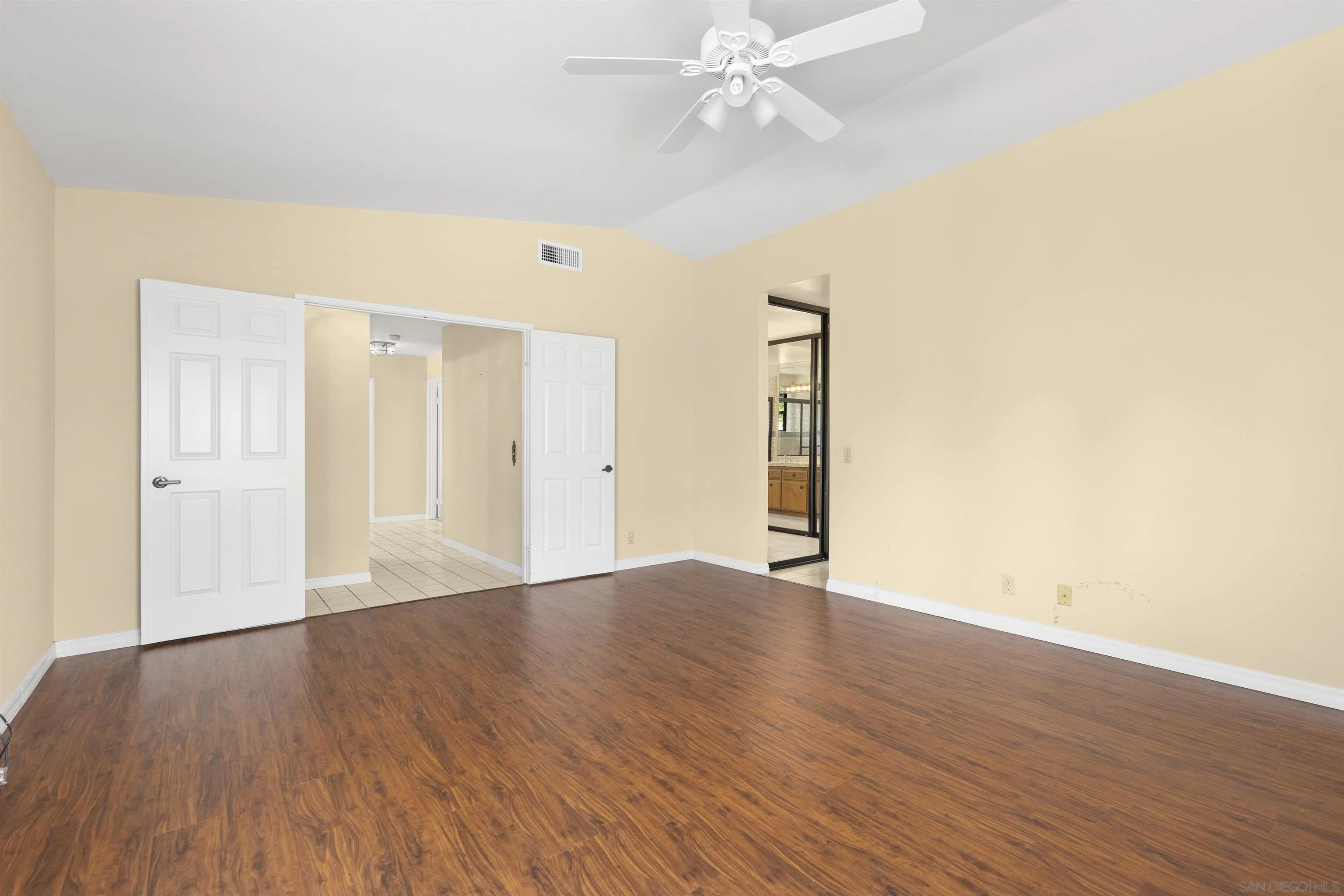 https://cdn.realtyfeed.com/cdn/127/250039168/e4271315becbb7fa0b2efa28f0e68b0d.webp