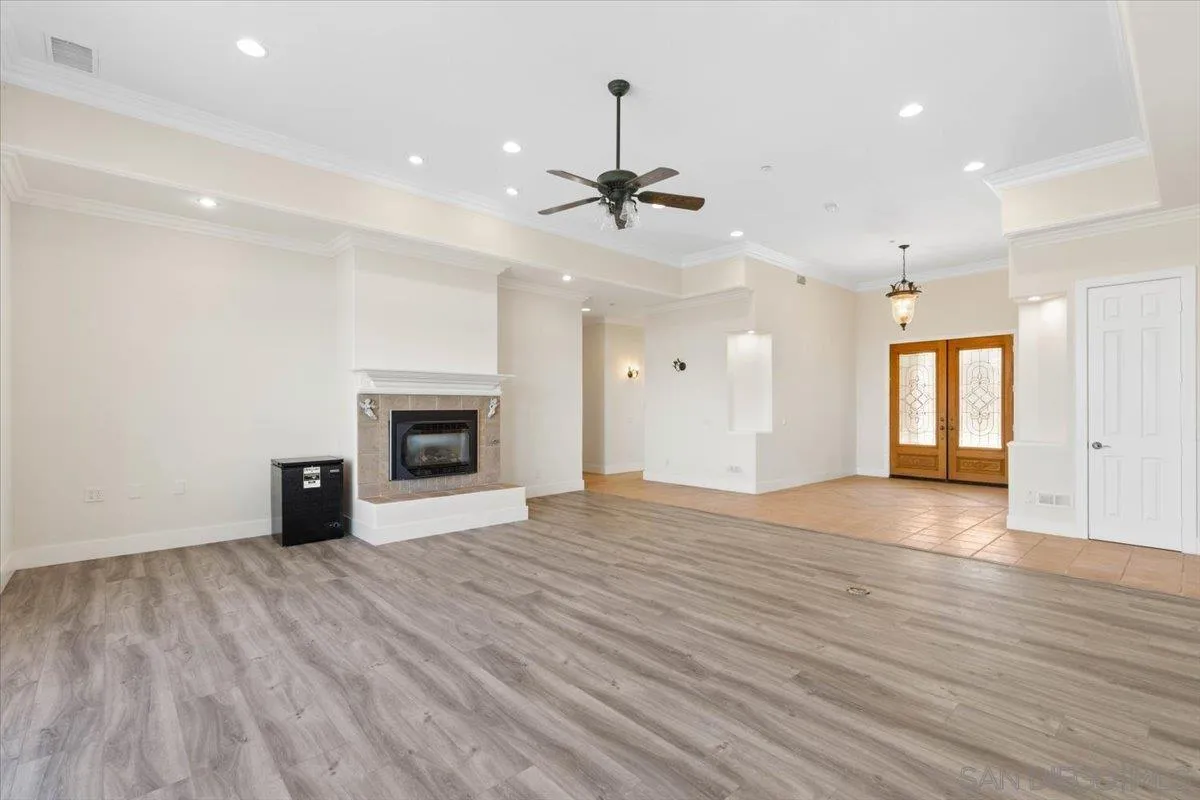 https://cdn.realtyfeed.com/cdn/127/250039172/193ac2acf2155f9ed09a56dff7f28c42.webp