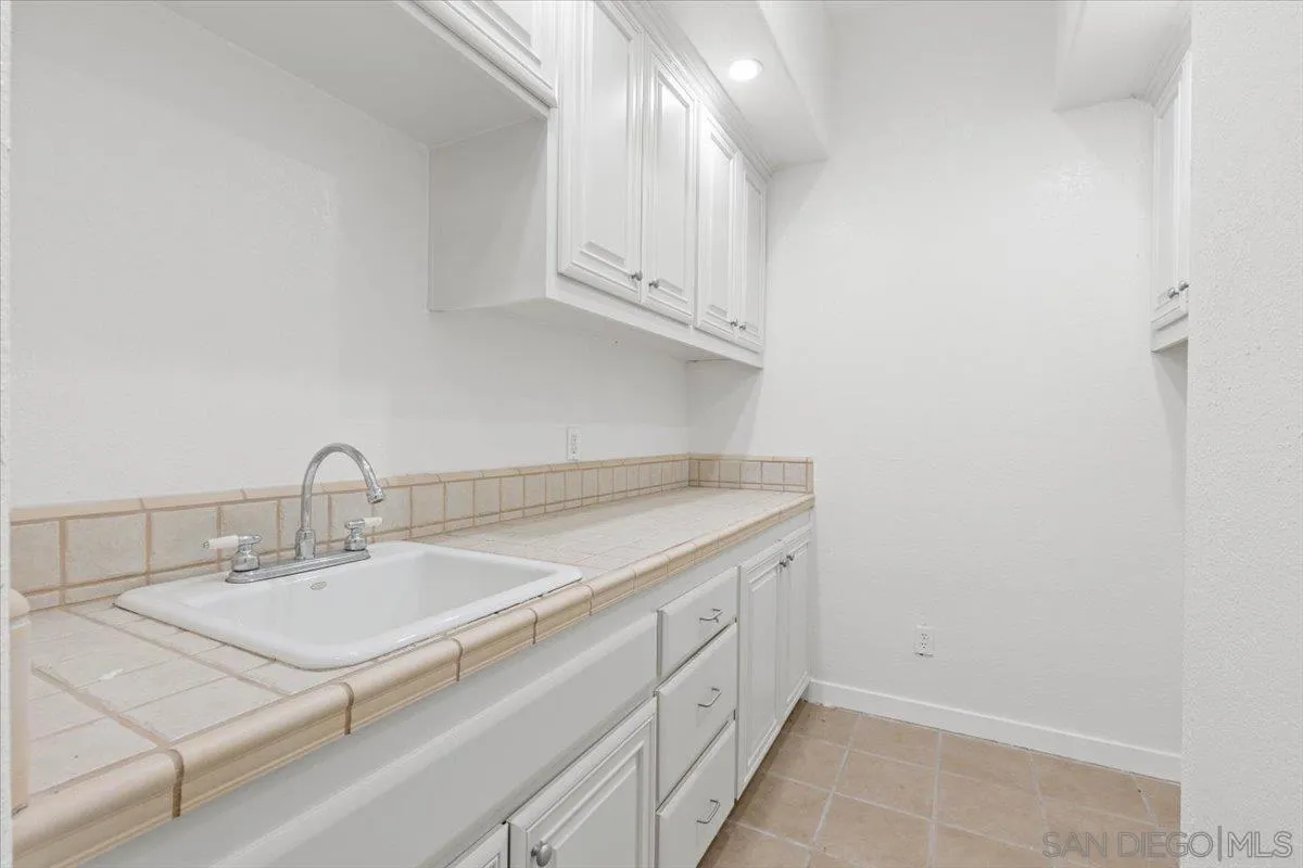 https://cdn.realtyfeed.com/cdn/127/250039172/3b22f5981a54ba524bcb4d5867d073ce.webp