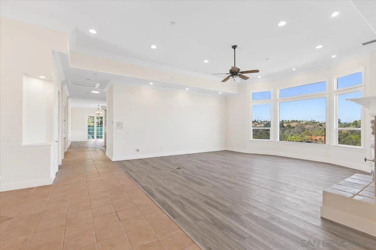 https://cdn.realtyfeed.com/cdn/127/250039172/98b2492c9a4cd0c46c0d61f81a7fe477.webp