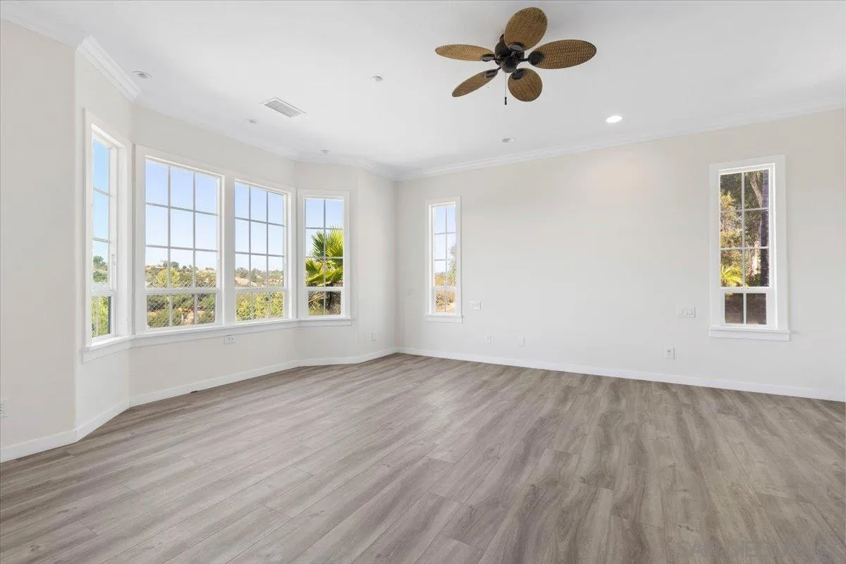 https://cdn.realtyfeed.com/cdn/127/250039172/c05e161a51bf5baef496bfb2e86e0f39.webp