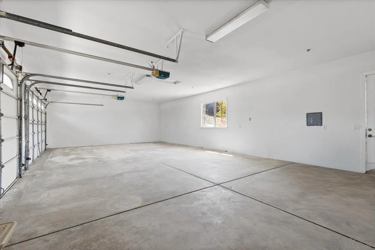 https://cdn.realtyfeed.com/cdn/127/250039172/ceb5b79e3e9a8e57d51fd7645bce1e13.webp