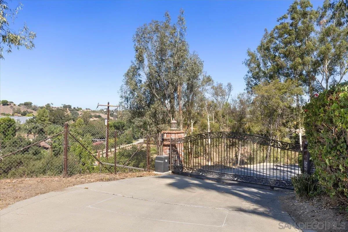 https://cdn.realtyfeed.com/cdn/127/250039172/e1d3a77a05d67a814379e3d171d2c728.webp
