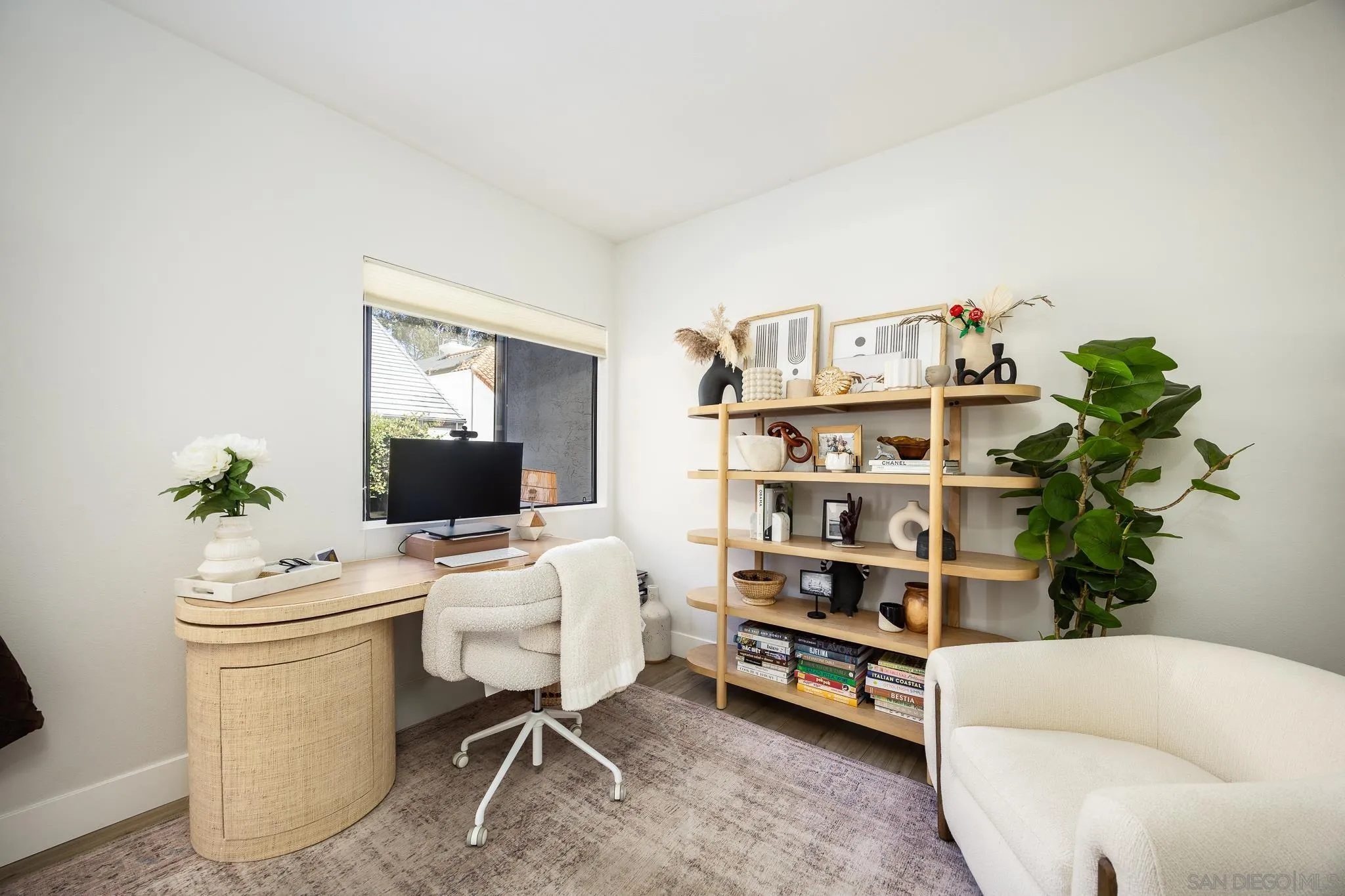 https://cdn.realtyfeed.com/cdn/127/250039177/da51a51f73254165c1331c063a8d6569.webp