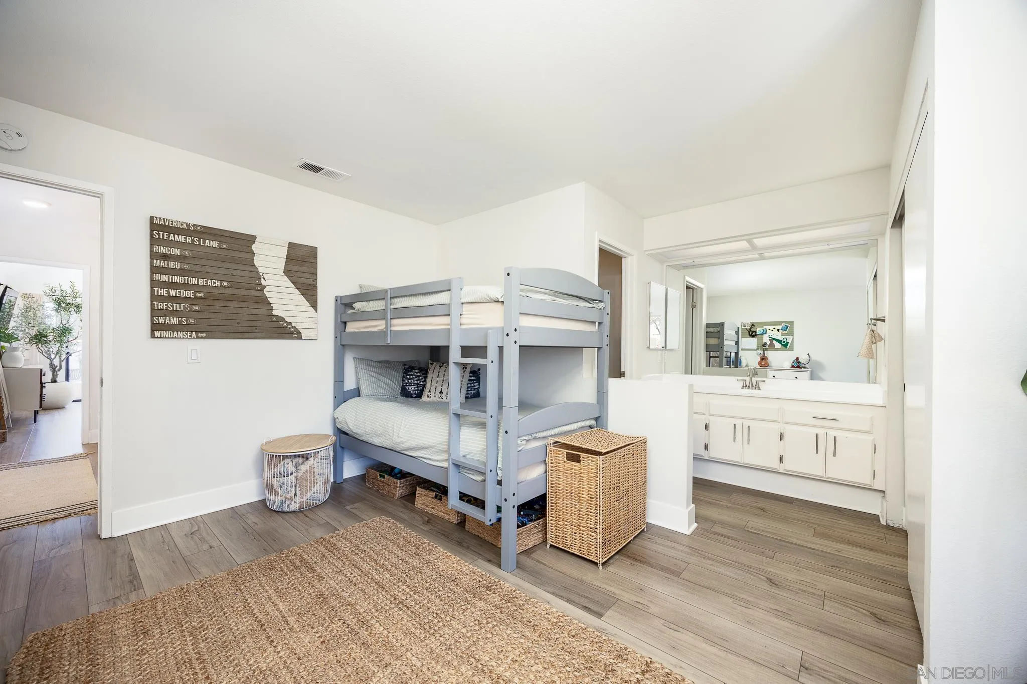 https://cdn.realtyfeed.com/cdn/127/250039177/efc57b34d0f47facd810c9268f79b79e.webp