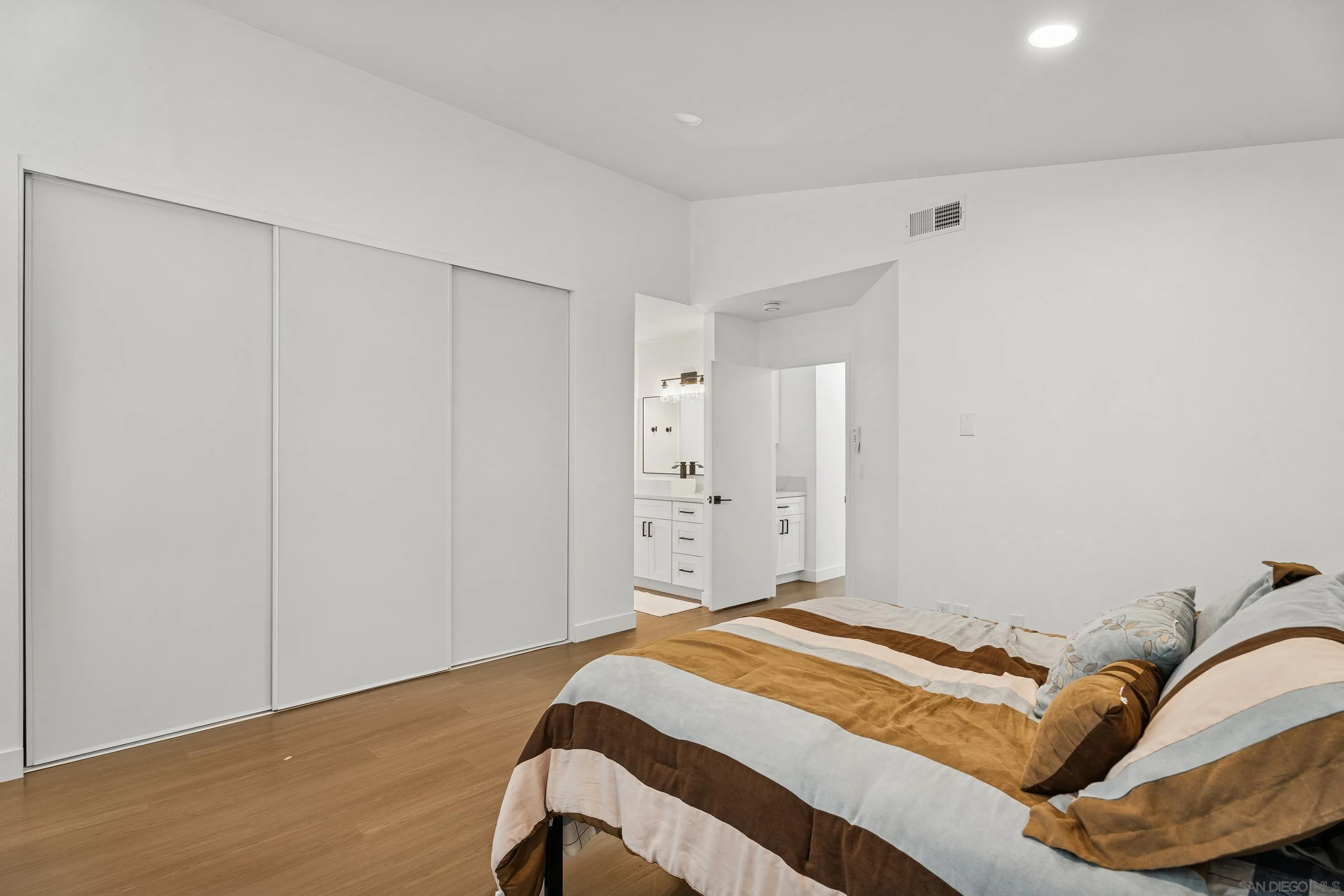 https://cdn.realtyfeed.com/cdn/127/250039181/1ef50c24e3cc85a84faead78df63658f.webp