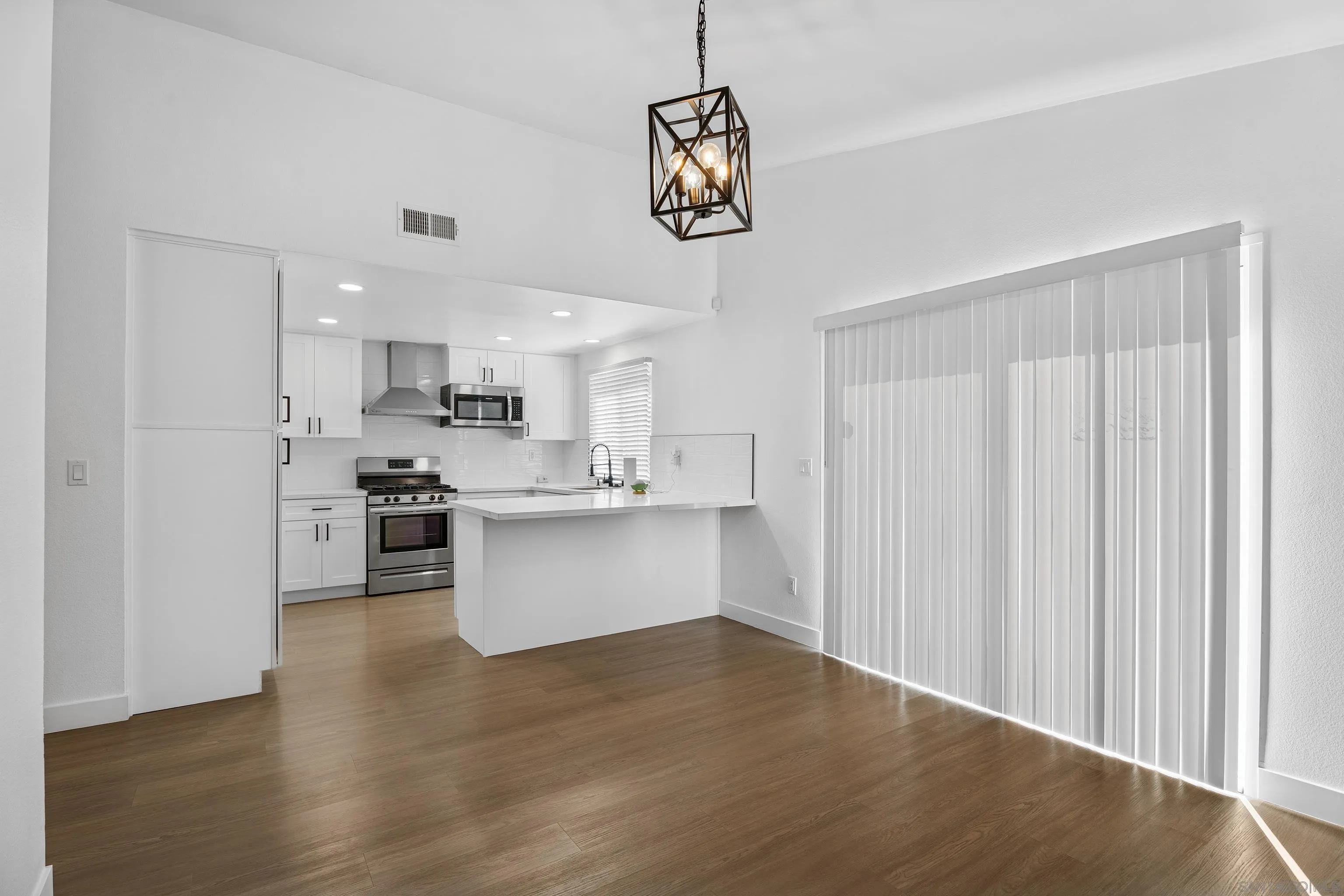 https://cdn.realtyfeed.com/cdn/127/250039181/34c46b8938c65f56b963b129ce72993f.webp