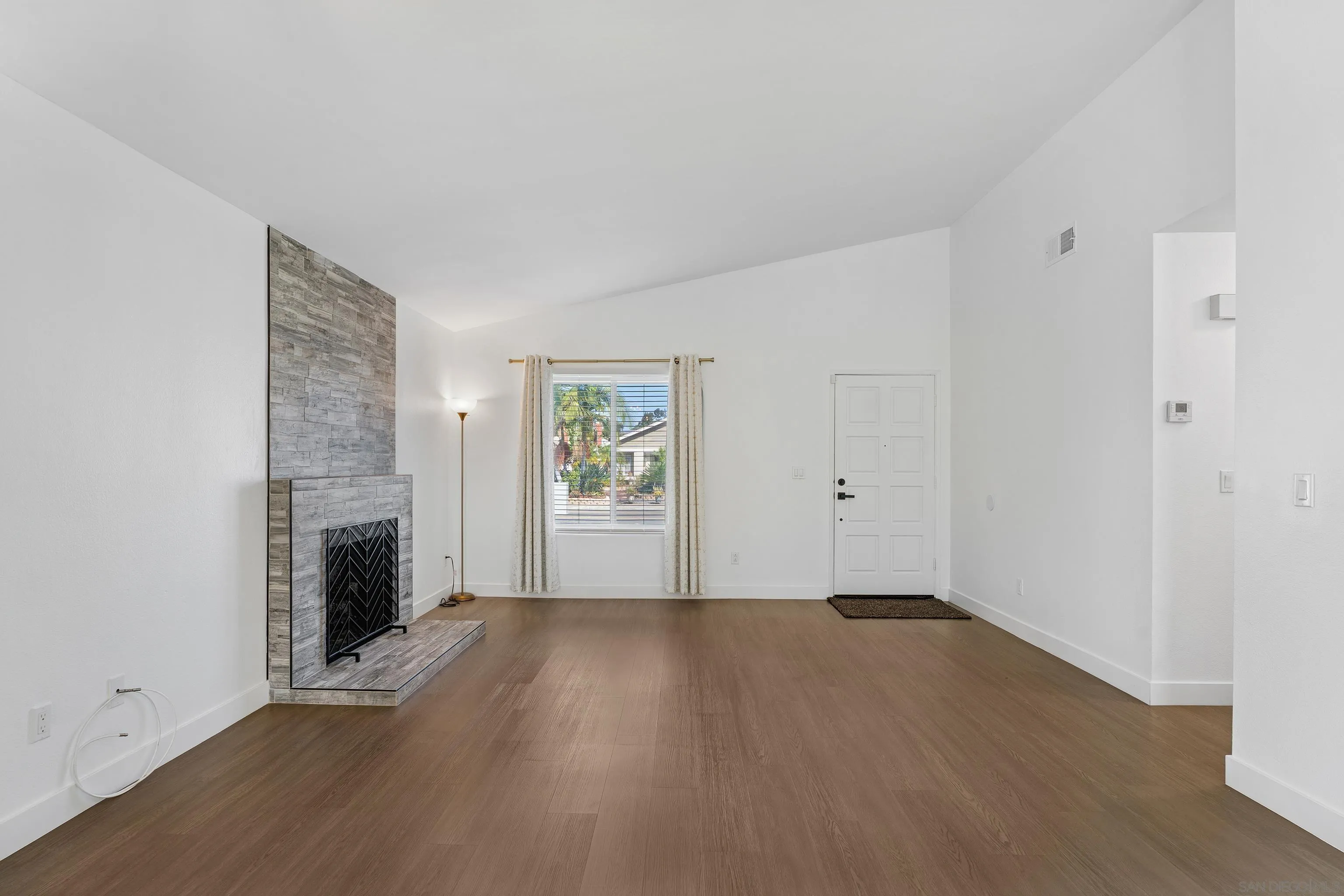 https://cdn.realtyfeed.com/cdn/127/250039181/8d9c5a8f84f376d5ed12542b5bc87d5b.webp
