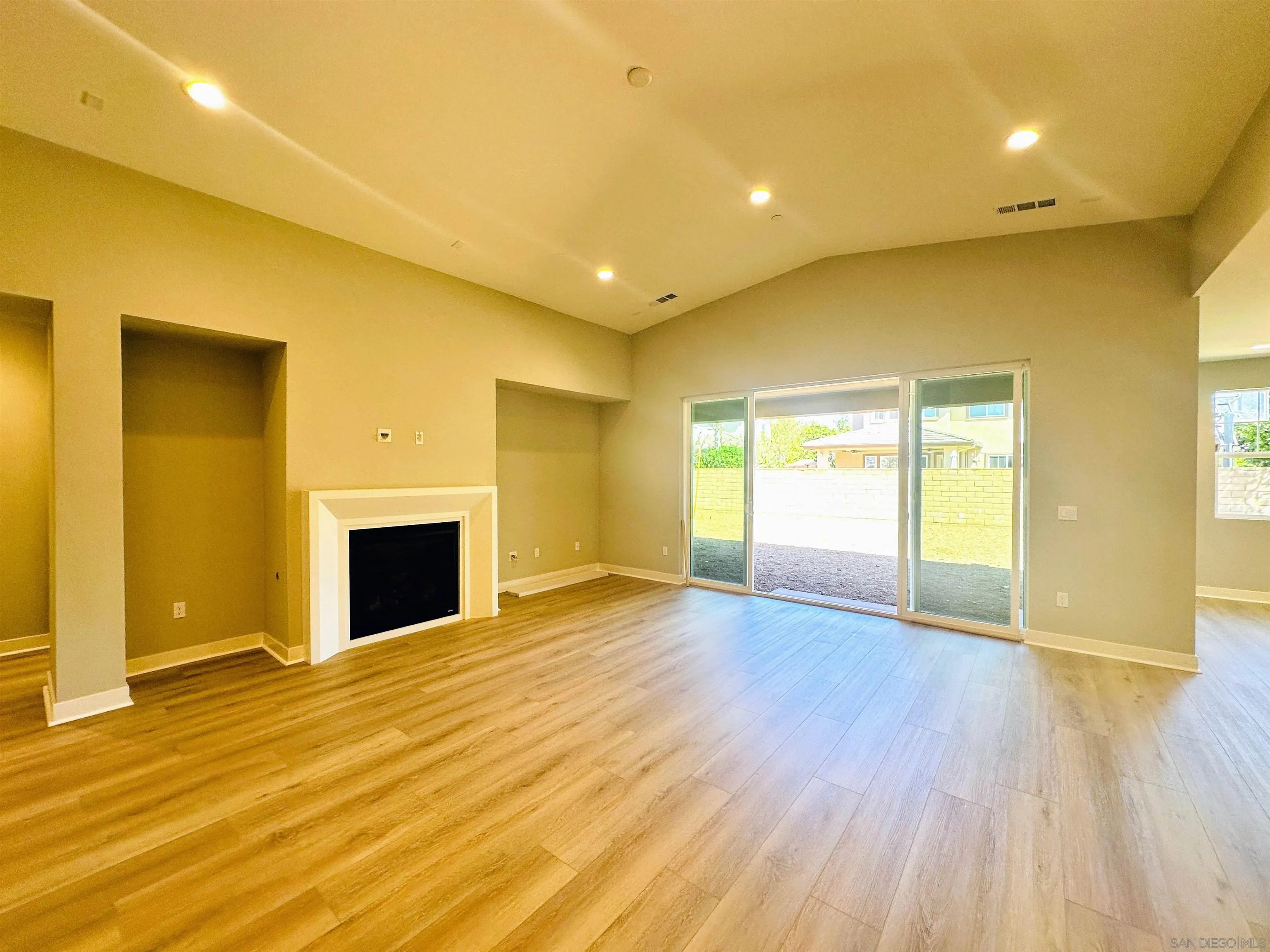 https://cdn.realtyfeed.com/cdn/127/250039182/474e5e8e07d945e8aab401c9f7d1061a.webp