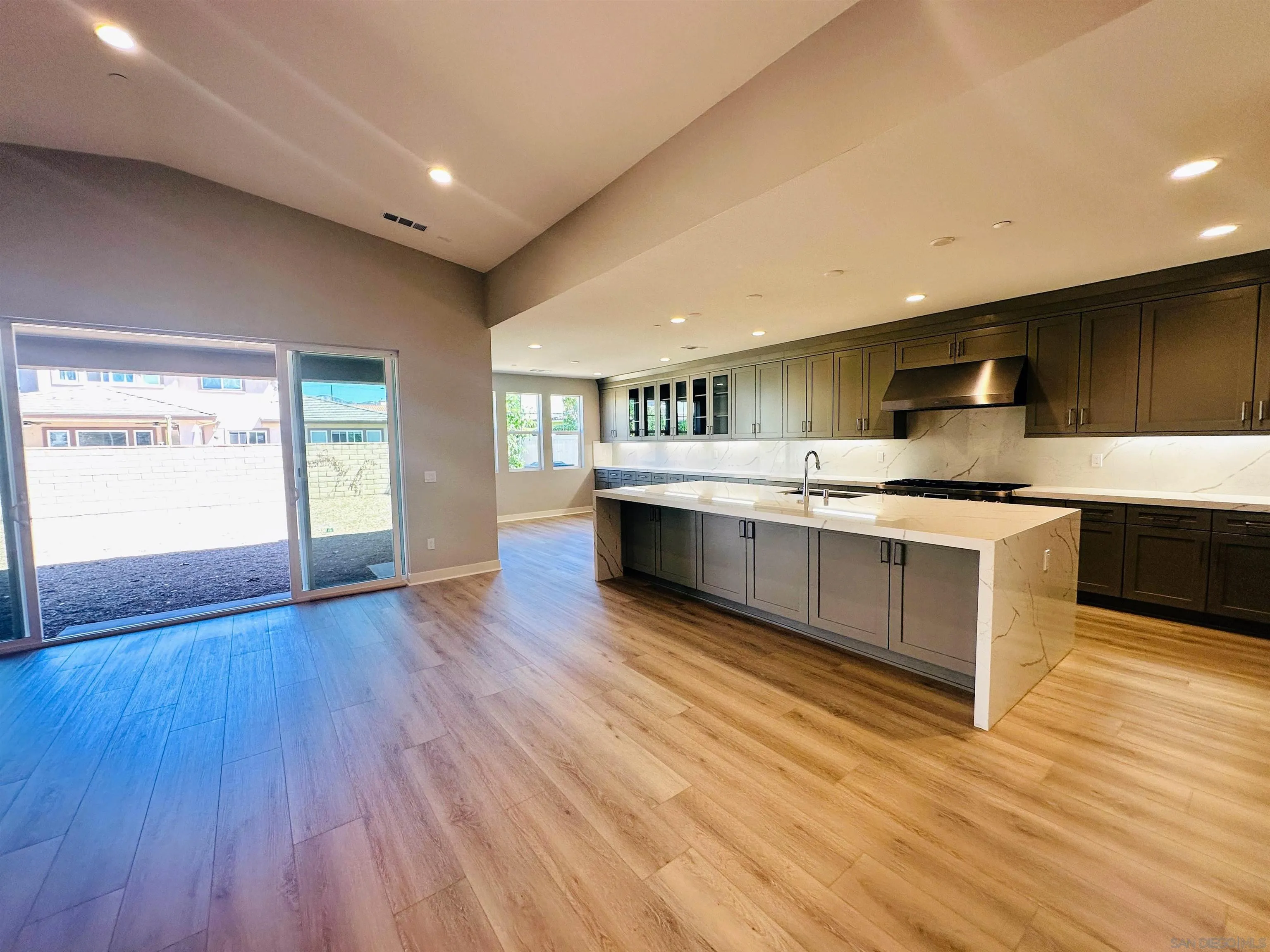 https://cdn.realtyfeed.com/cdn/127/250039182/8977d303b8e3e56835b45f2a3c17e6e8.webp