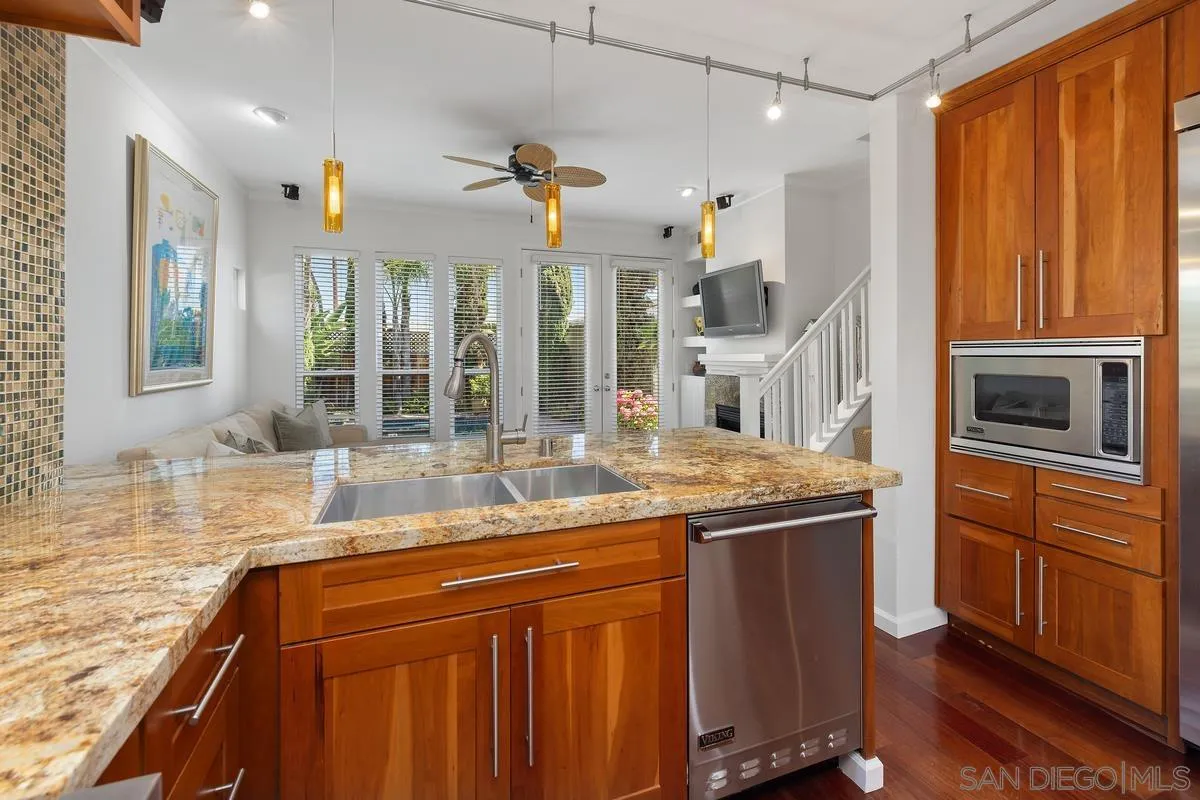 https://cdn.realtyfeed.com/cdn/127/250039184/b48c05634750f795f7ca6750351ec75e.webp