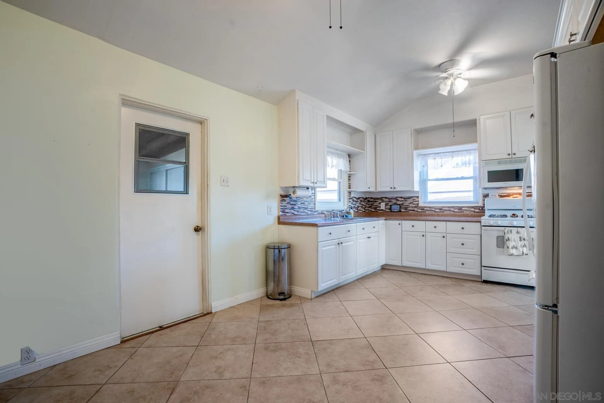 https://cdn.realtyfeed.com/cdn/127/250039186/363931b88d1449bc3ec39edacf79f70e.webp