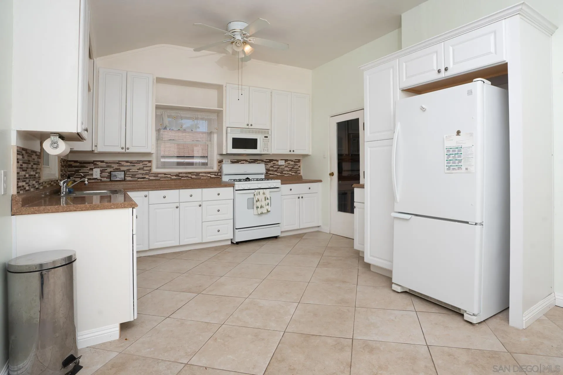 https://cdn.realtyfeed.com/cdn/127/250039186/605d0af4b9ca5d1cfc8a461b11fa2fc0.webp