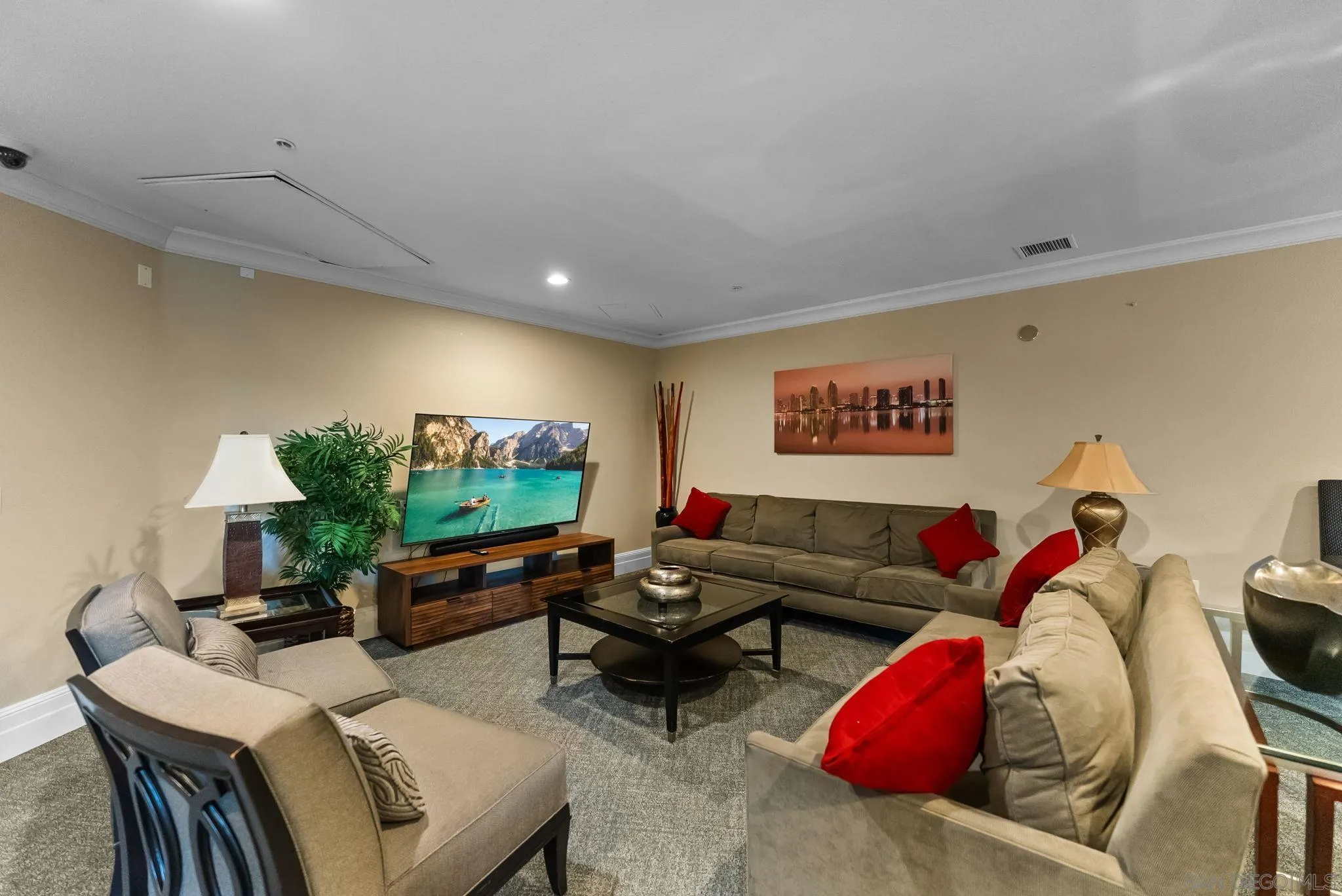 https://cdn.realtyfeed.com/cdn/127/250039188/3e5264ba4d2f3de0088ae4f897cdf4b0.webp