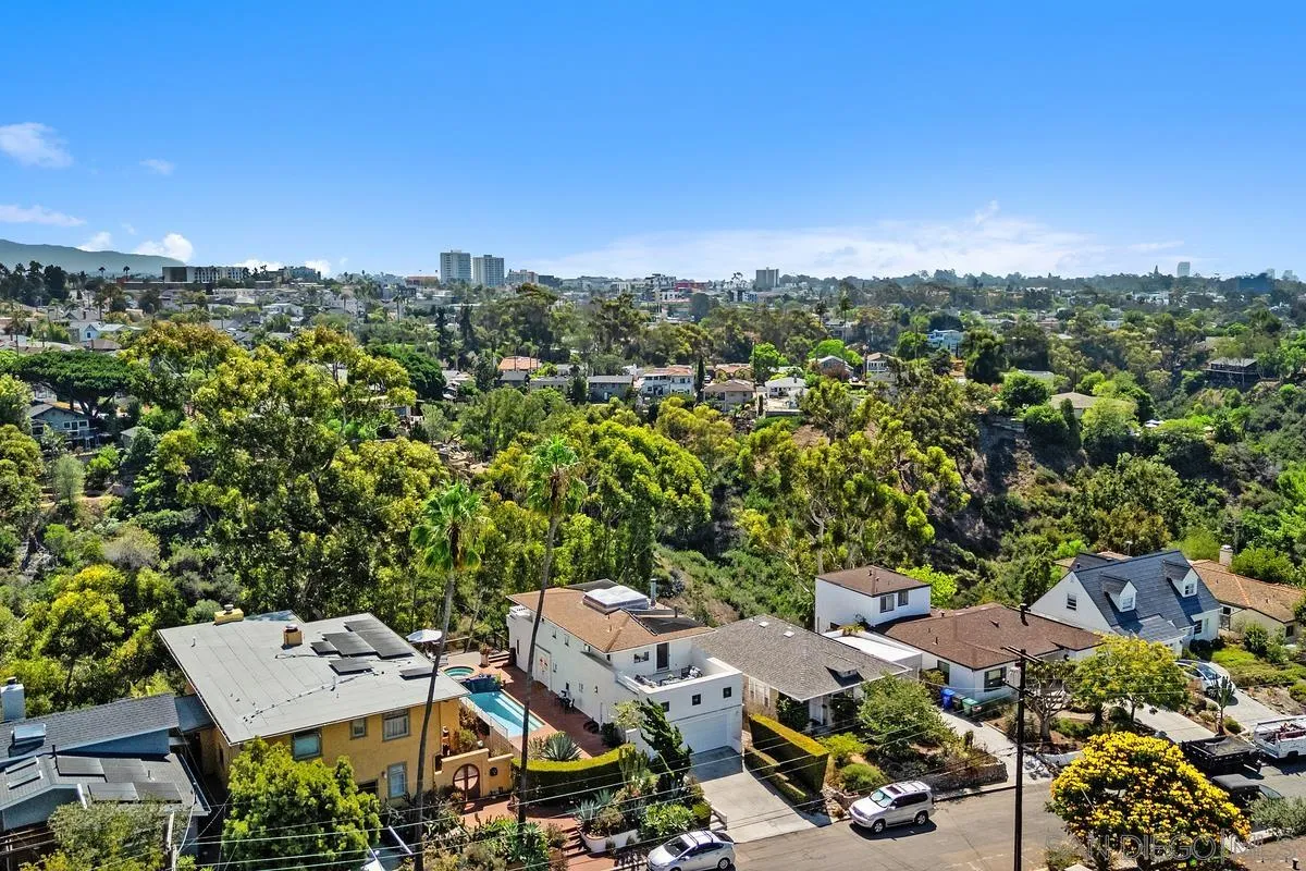 https://cdn.realtyfeed.com/cdn/127/250039192/1bdd2c1c04cb1ce7907d2ebe442f7b90.webp