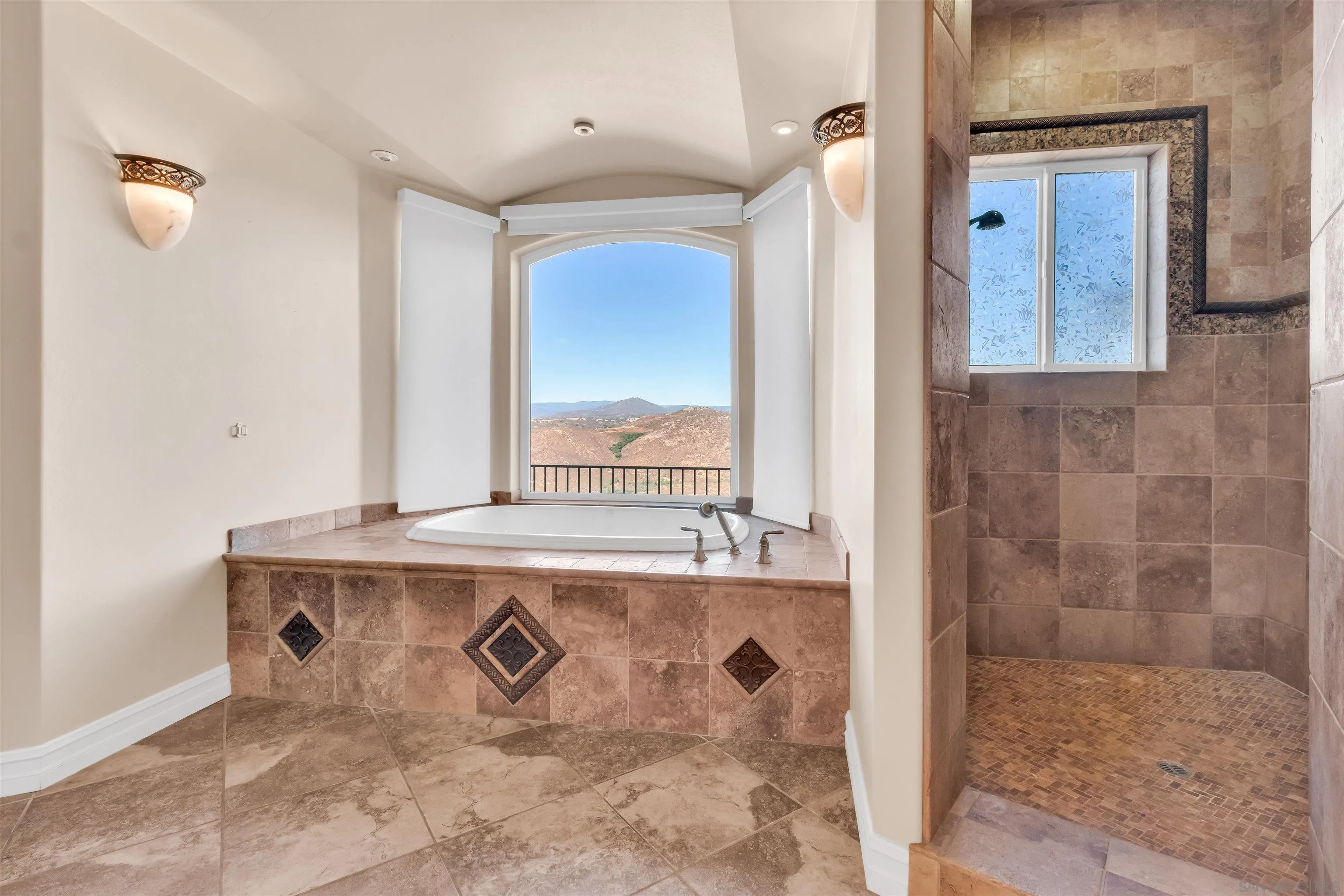 https://cdn.realtyfeed.com/cdn/127/250039194/03ca45b2c9ee9f04b6b9da15117accfb.webp