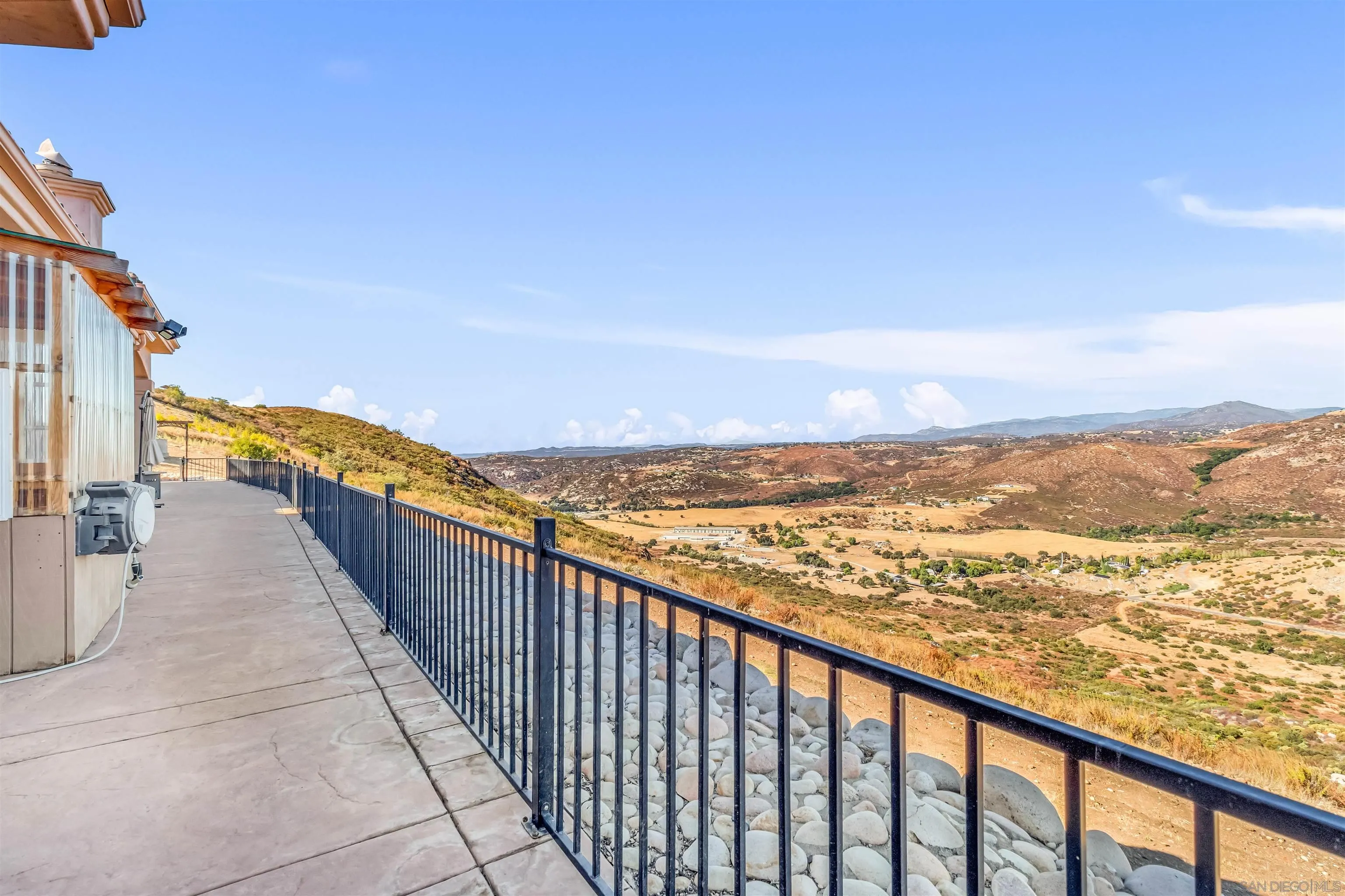 https://cdn.realtyfeed.com/cdn/127/250039194/86c1586b9a94645b1bcd93e6b1537c2a.webp
