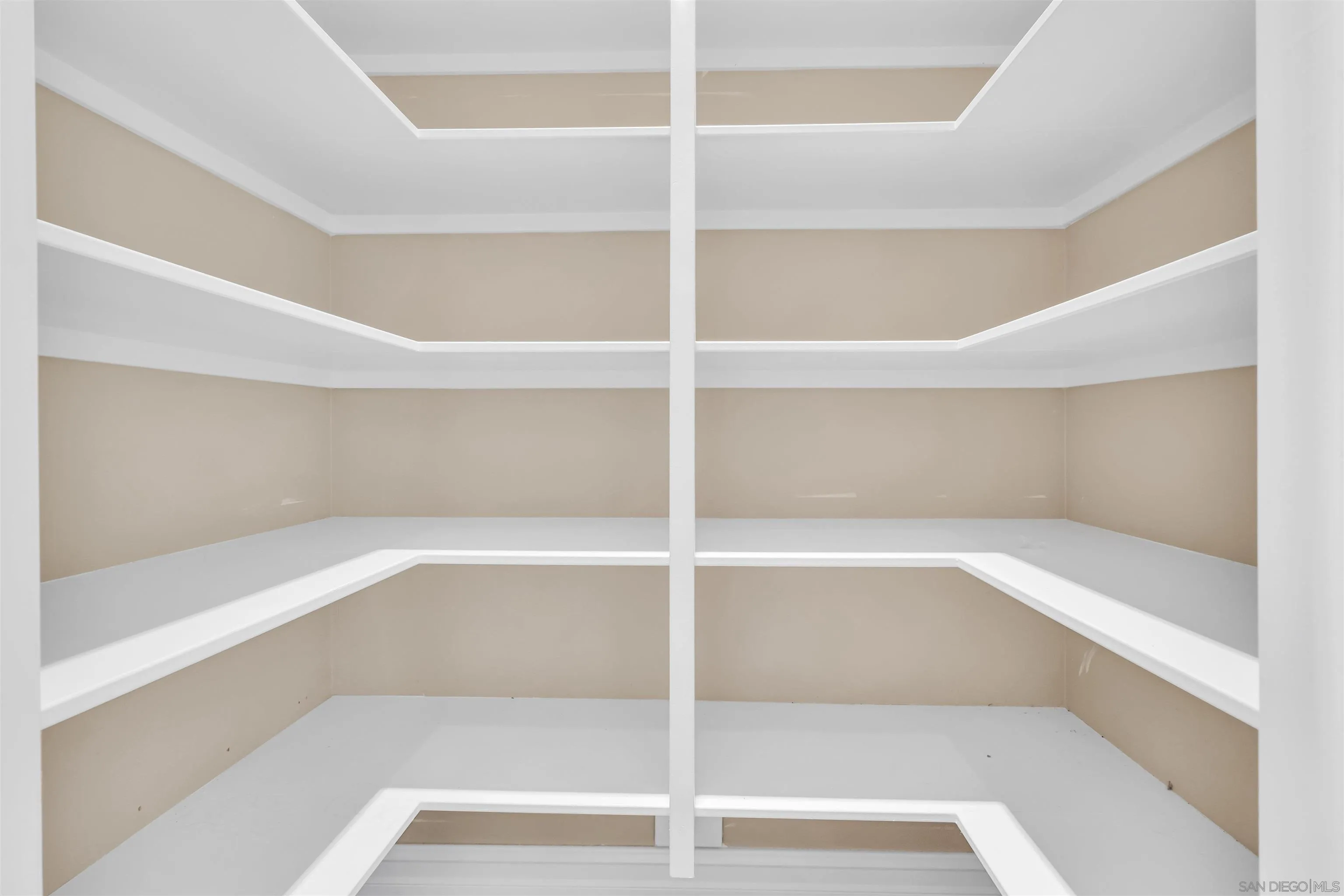 https://cdn.realtyfeed.com/cdn/127/250039194/b38016e4be18b1ad7d884e8d008dbeec.webp