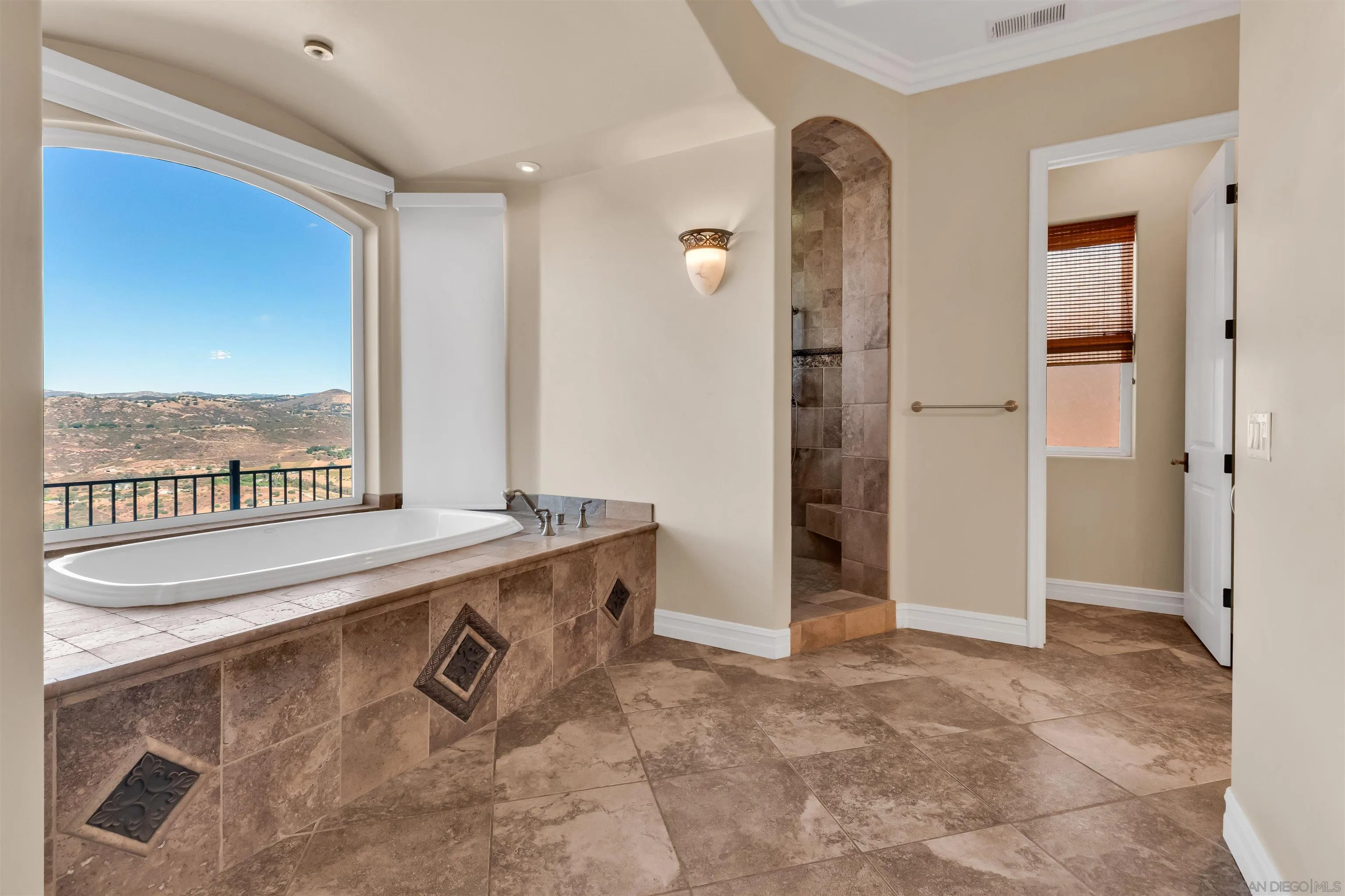 https://cdn.realtyfeed.com/cdn/127/250039194/d4a5fbbbd22dbc5bf8c6a4915c08a185.webp