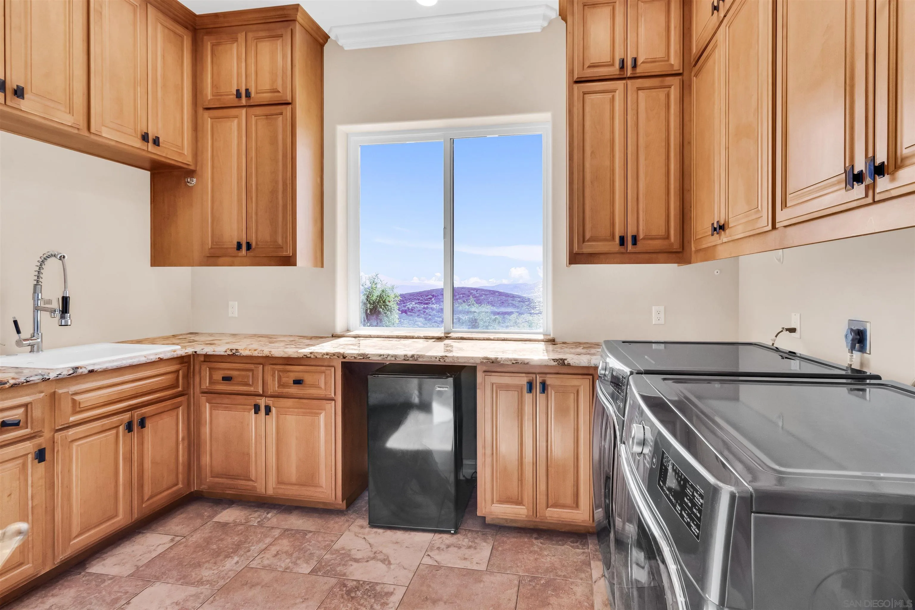 https://cdn.realtyfeed.com/cdn/127/250039194/f1e3df08e3d4bc2a64784e2912094b78.webp