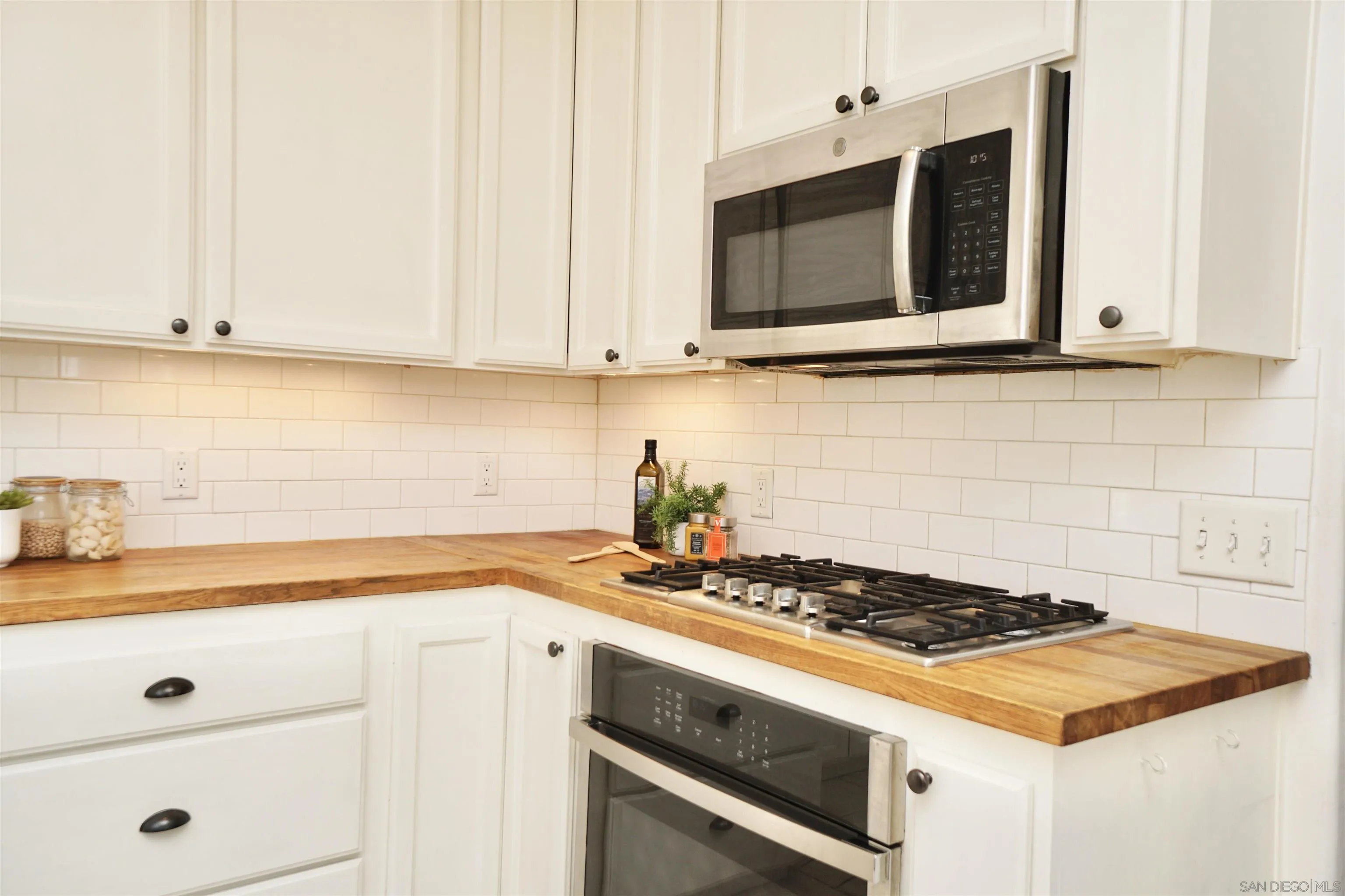 https://cdn.realtyfeed.com/cdn/127/250039195/3a0f8c85c30fbb0b205aaa14e27ffa82.webp