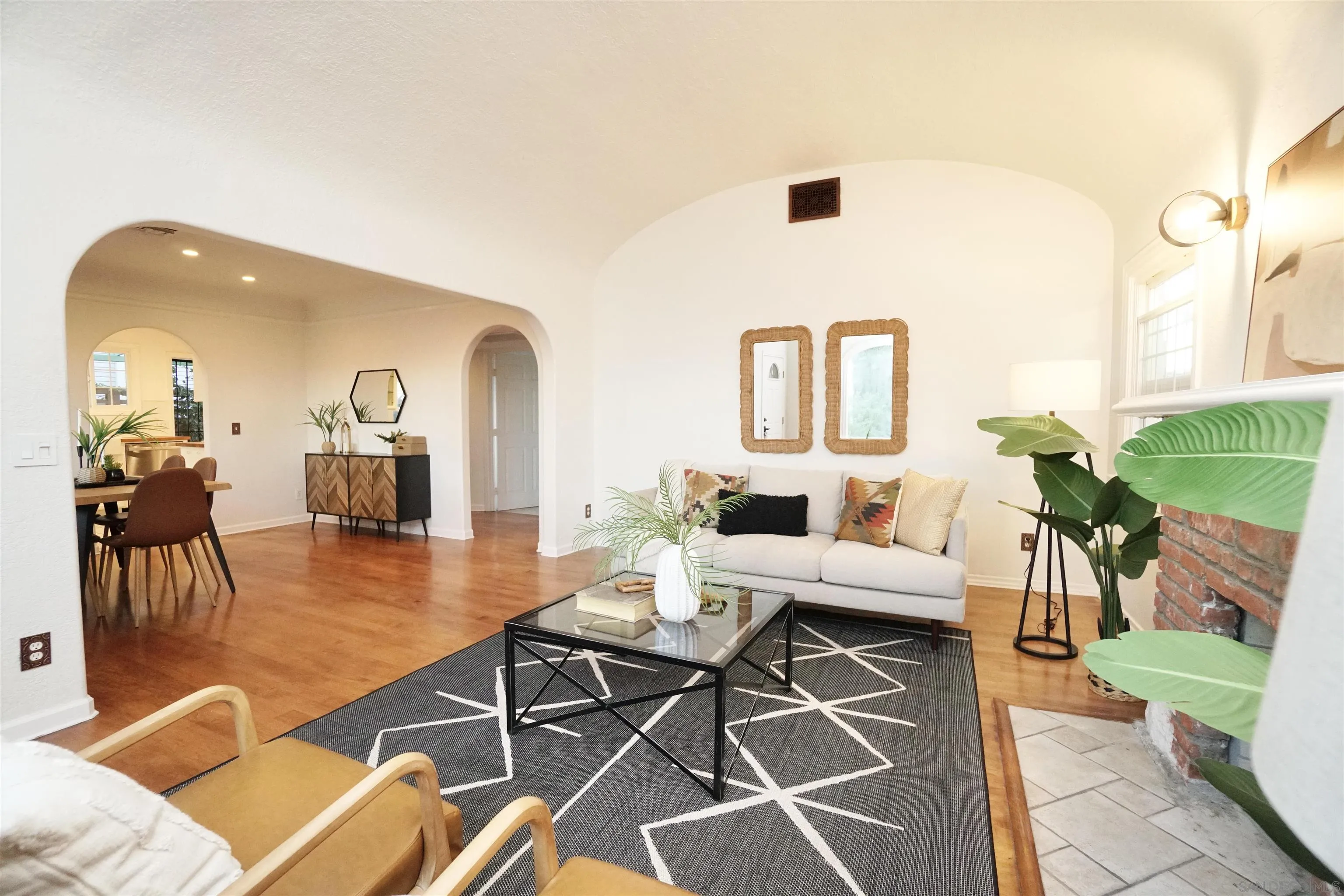 https://cdn.realtyfeed.com/cdn/127/250039195/62fd3f166d0cd3a9923e8031431d5a19.webp