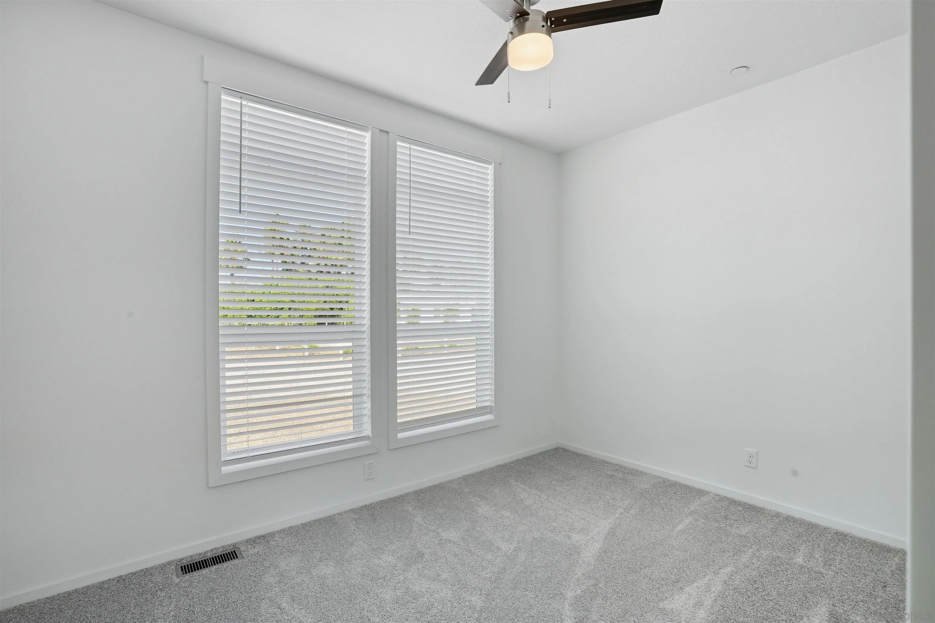 https://cdn.realtyfeed.com/cdn/127/250039200/48931520b68a7c3df8239b8b46661bbc.webp