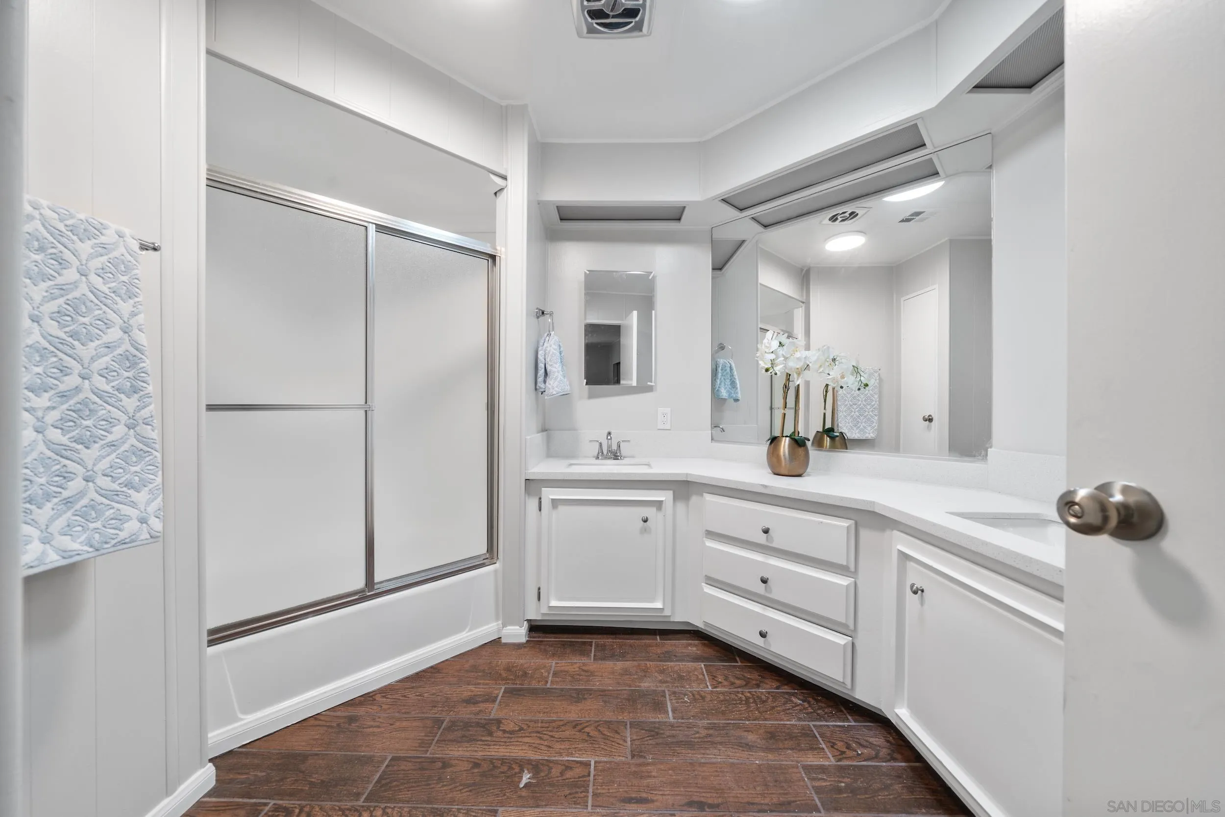 https://cdn.realtyfeed.com/cdn/127/250039203/617b9fddc182c439ffcda8c6af58356c.webp