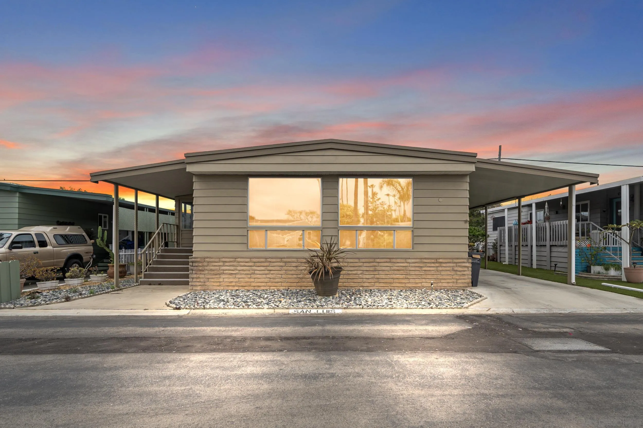 https://cdn.realtyfeed.com/cdn/127/250039203/f87395fe2dee33d78cfceef8c23a9b44.webp