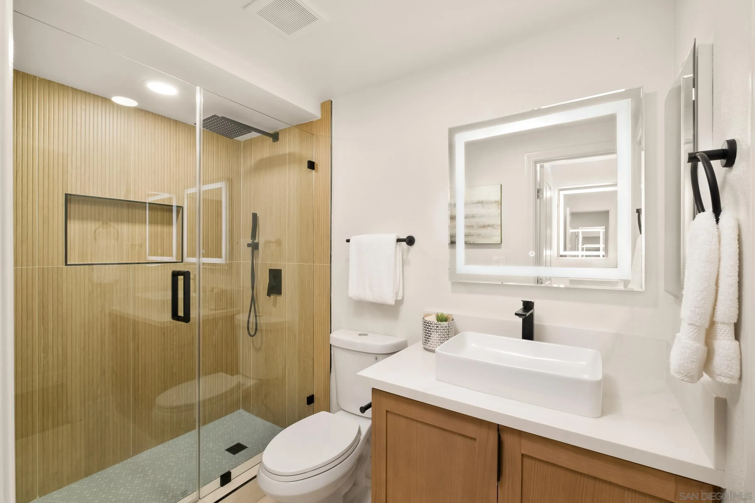 https://cdn.realtyfeed.com/cdn/127/250039210/2b5e0560e9023d6c0b5ab817afb112d9.webp