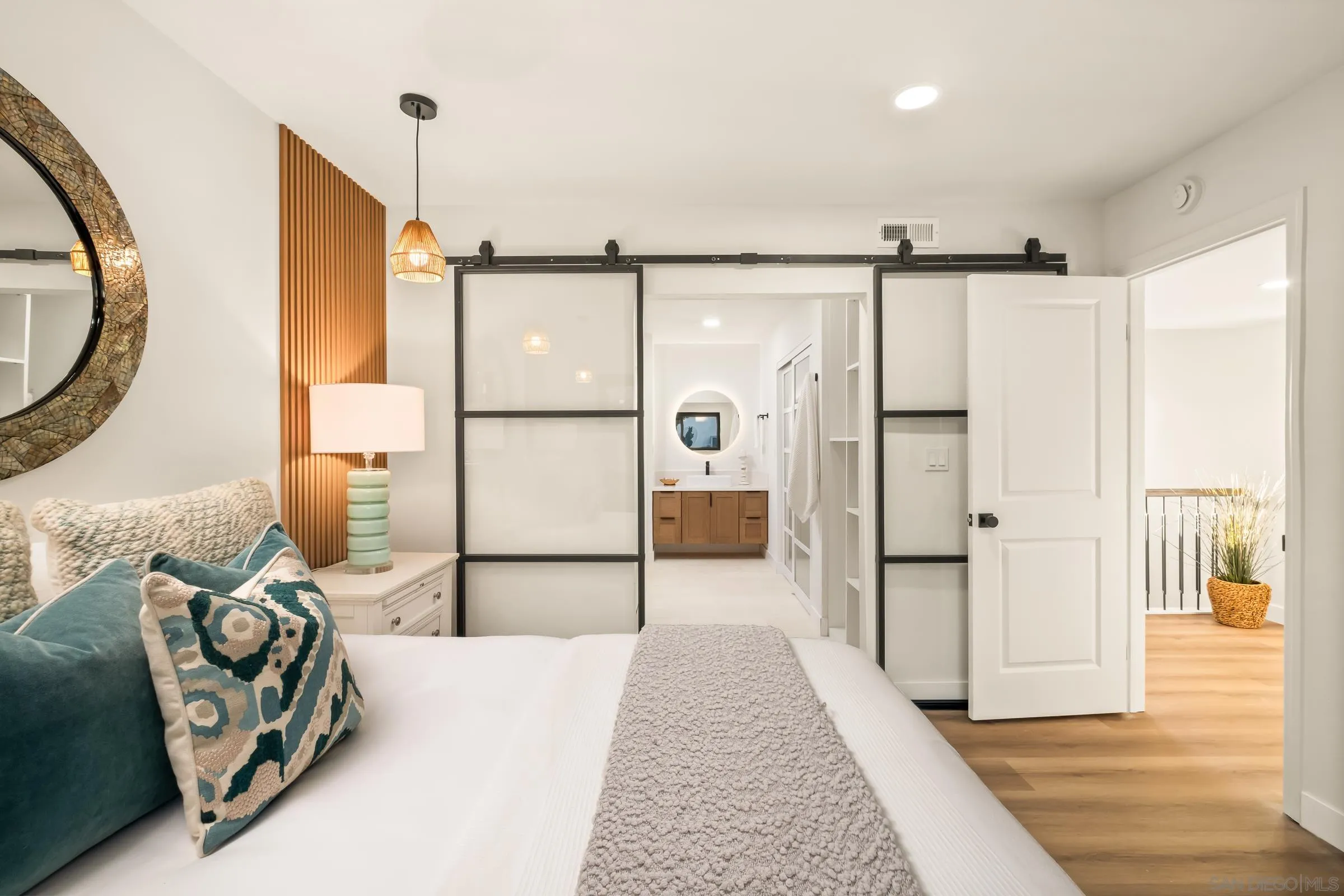 https://cdn.realtyfeed.com/cdn/127/250039210/beb05c9b9d60e2729e7ffe9ee076b4fd.webp