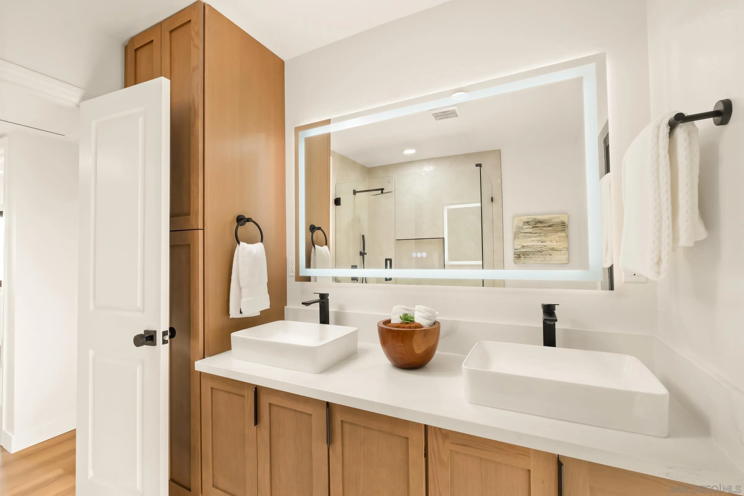 https://cdn.realtyfeed.com/cdn/127/250039210/cbbf9c35b5f93eeae03649ee969e7e3b.webp