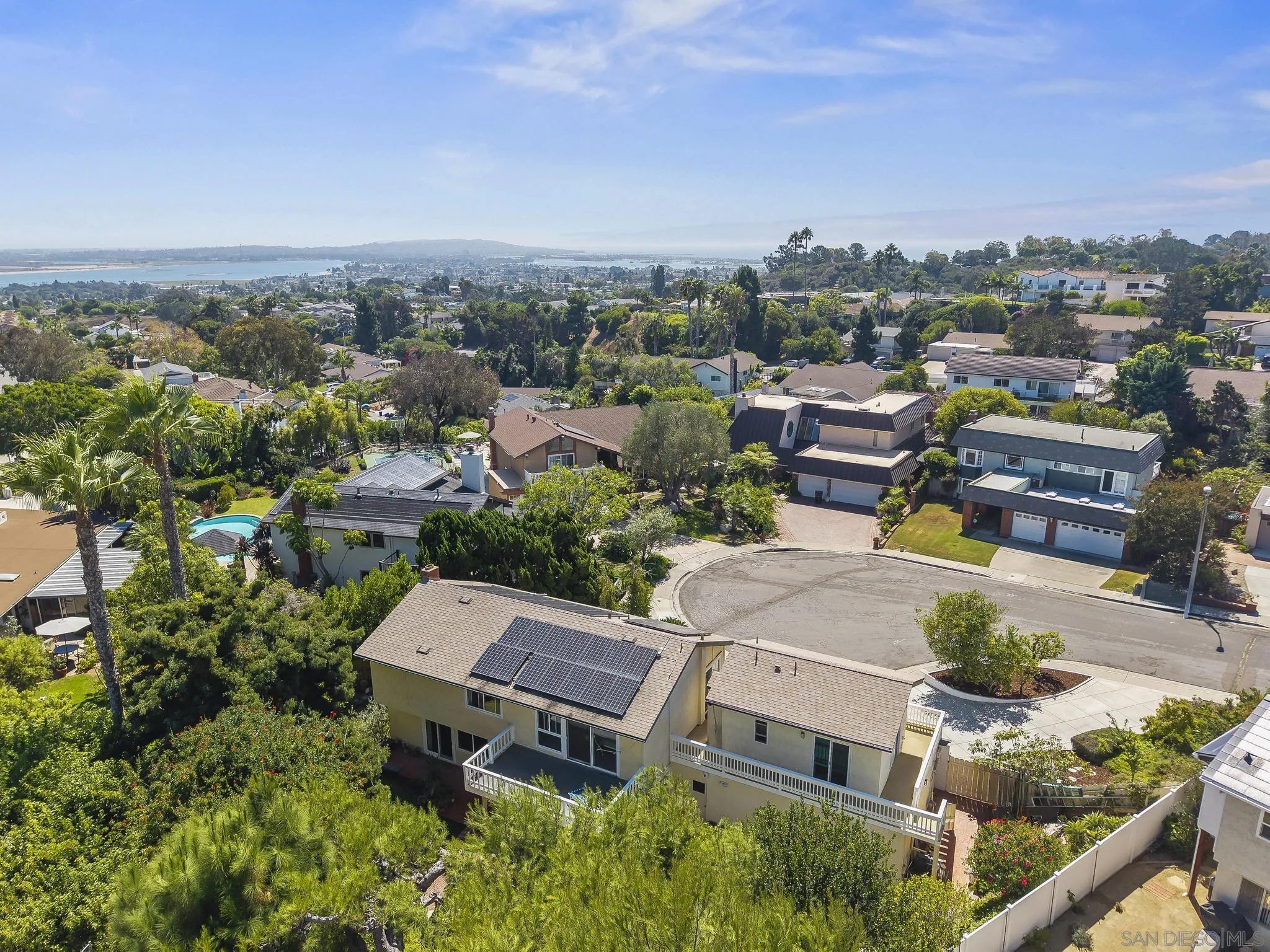 https://cdn.realtyfeed.com/cdn/127/250039211/1e2f4791a776659f0aafff02af82a984.webp