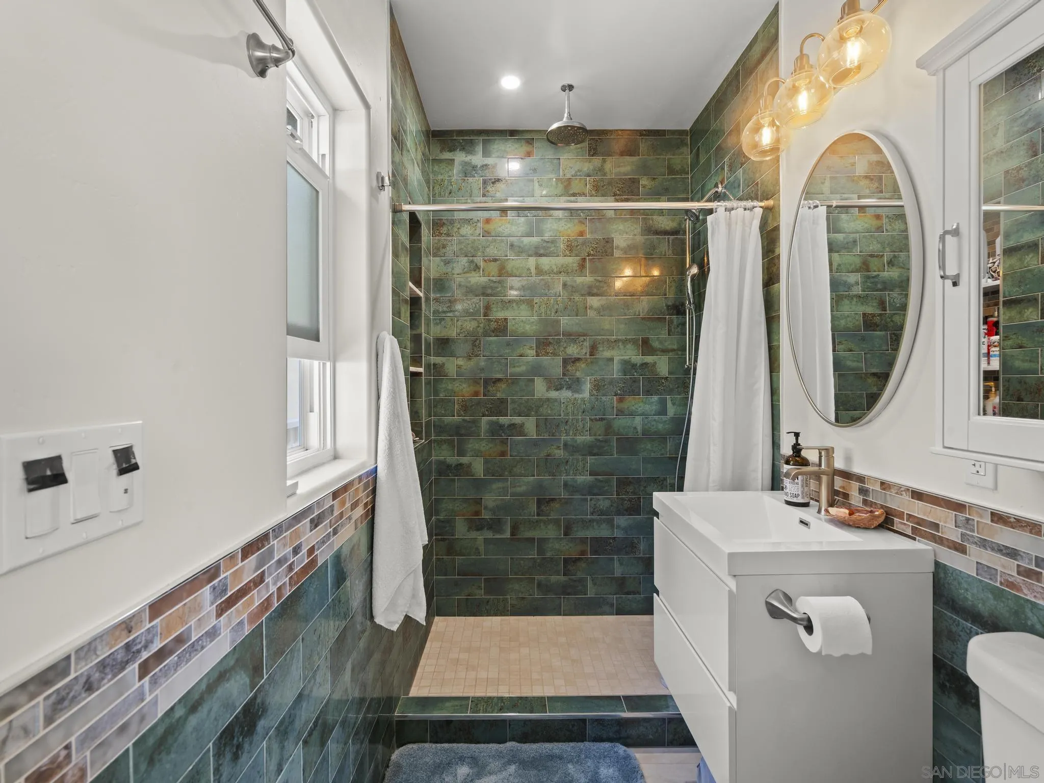https://cdn.realtyfeed.com/cdn/127/250039211/94c414bca592edbe942f49417c1ece81.webp
