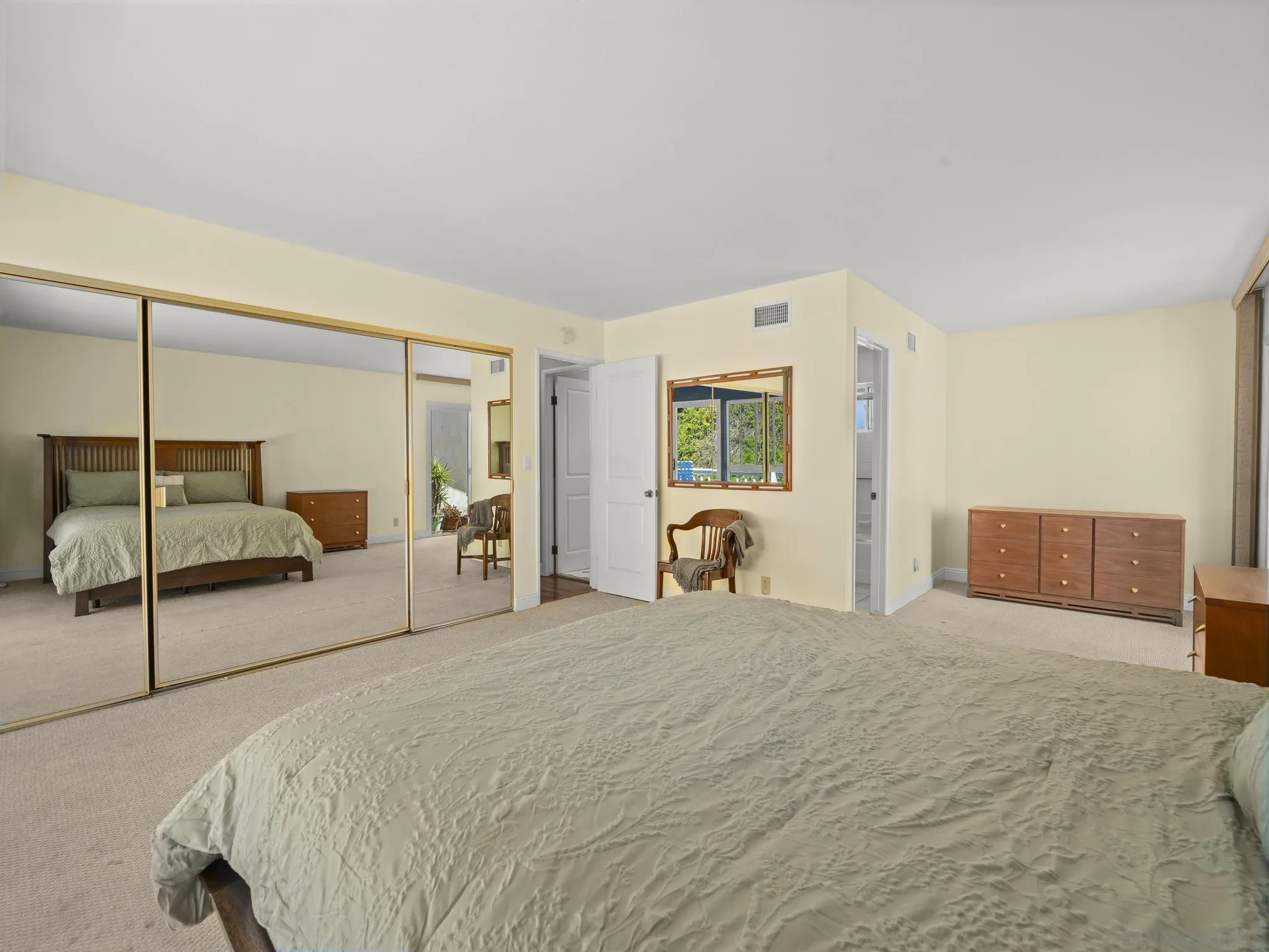 https://cdn.realtyfeed.com/cdn/127/250039211/c07a5ef0520ff6ee8f833ac8eb39b14e.webp