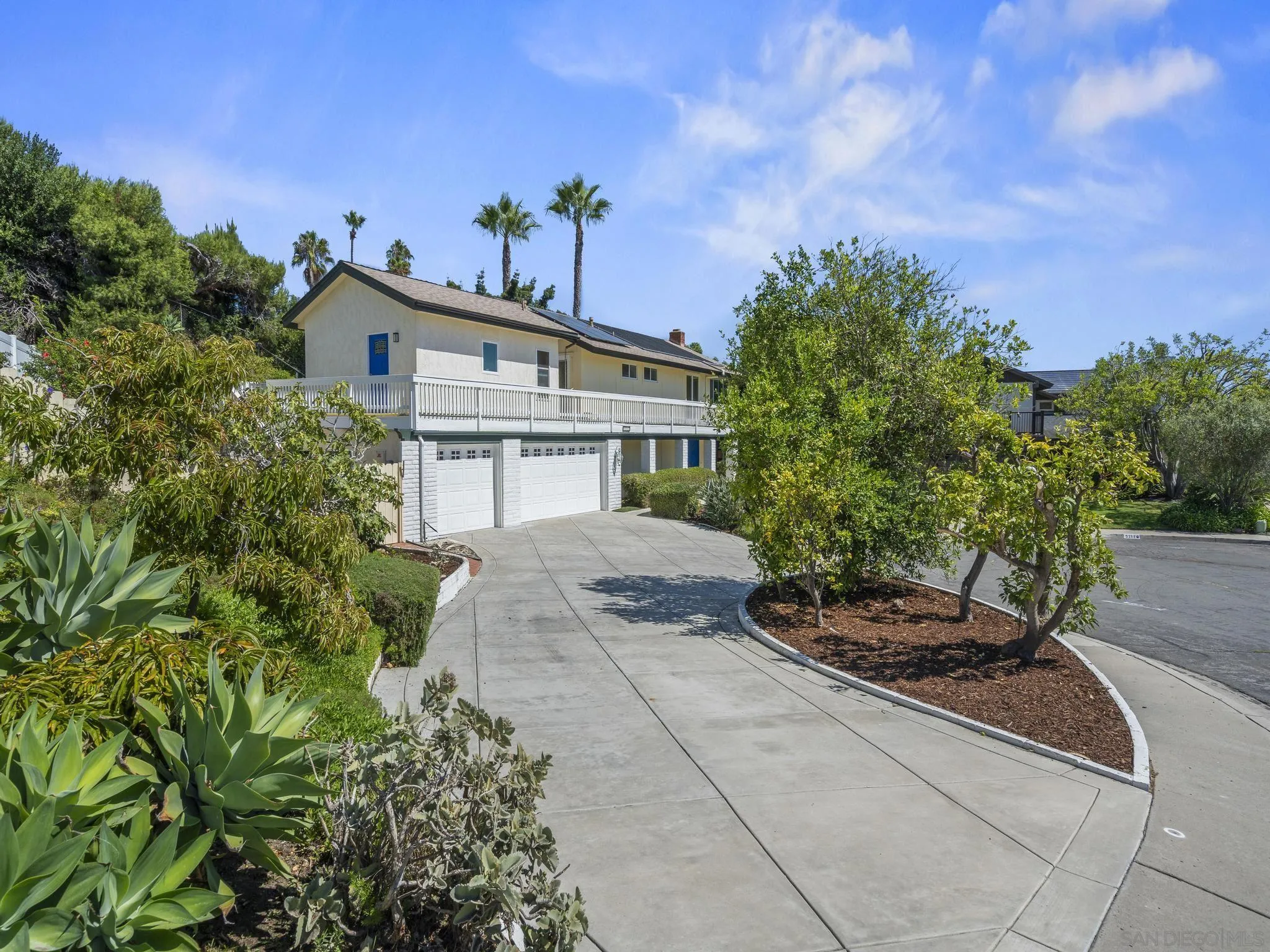 https://cdn.realtyfeed.com/cdn/127/250039211/da440f79e8d77219bac4e43f62ed55d3.webp