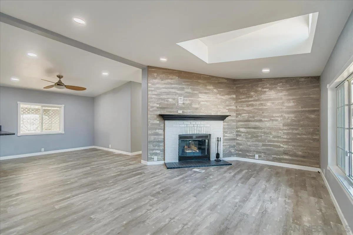 https://cdn.realtyfeed.com/cdn/127/250039212/0285a63121c745f1d7a6837131014279.webp