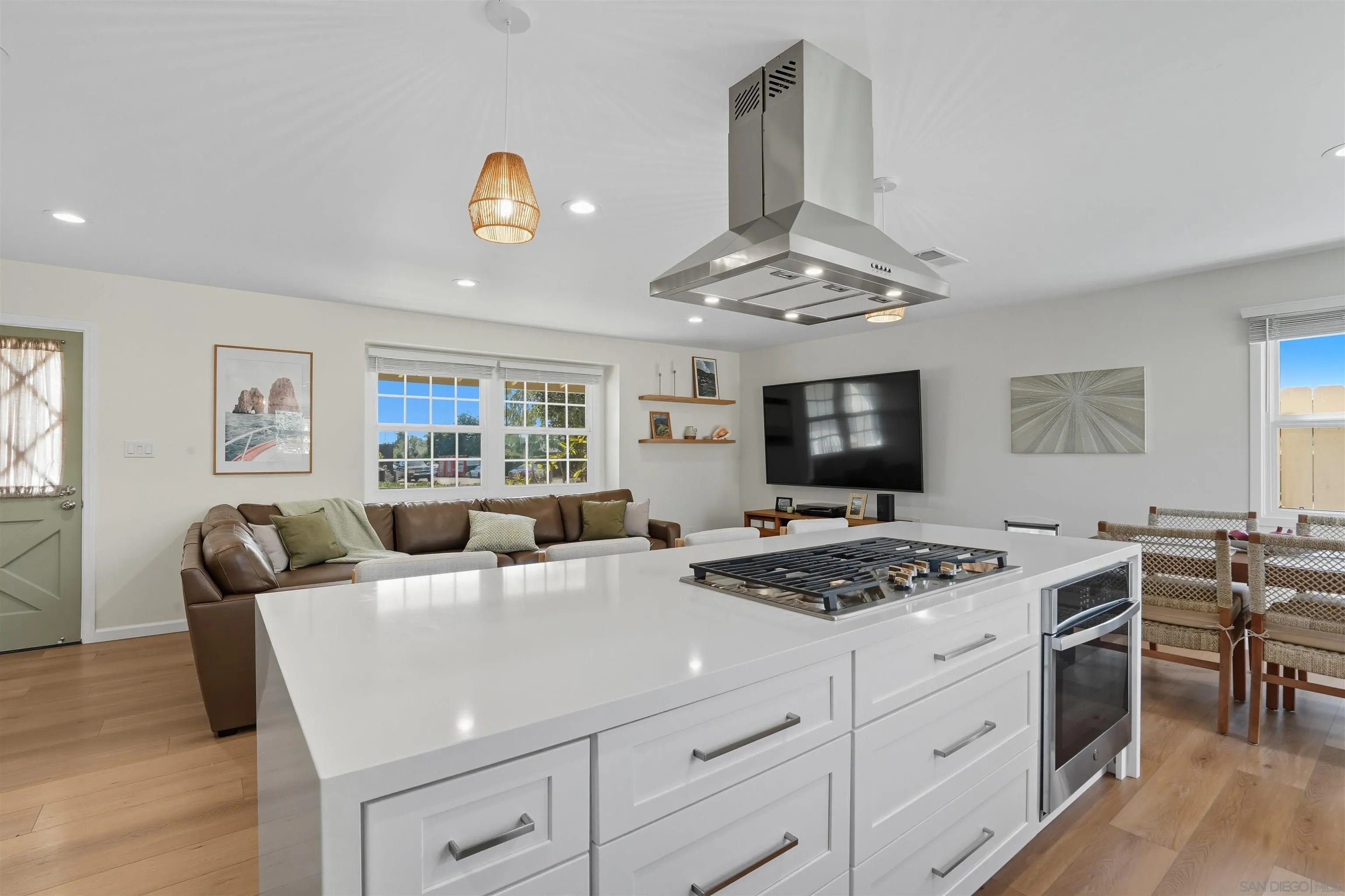 https://cdn.realtyfeed.com/cdn/127/250039213/fb9773201f61165aa60aca2c43e34292.webp