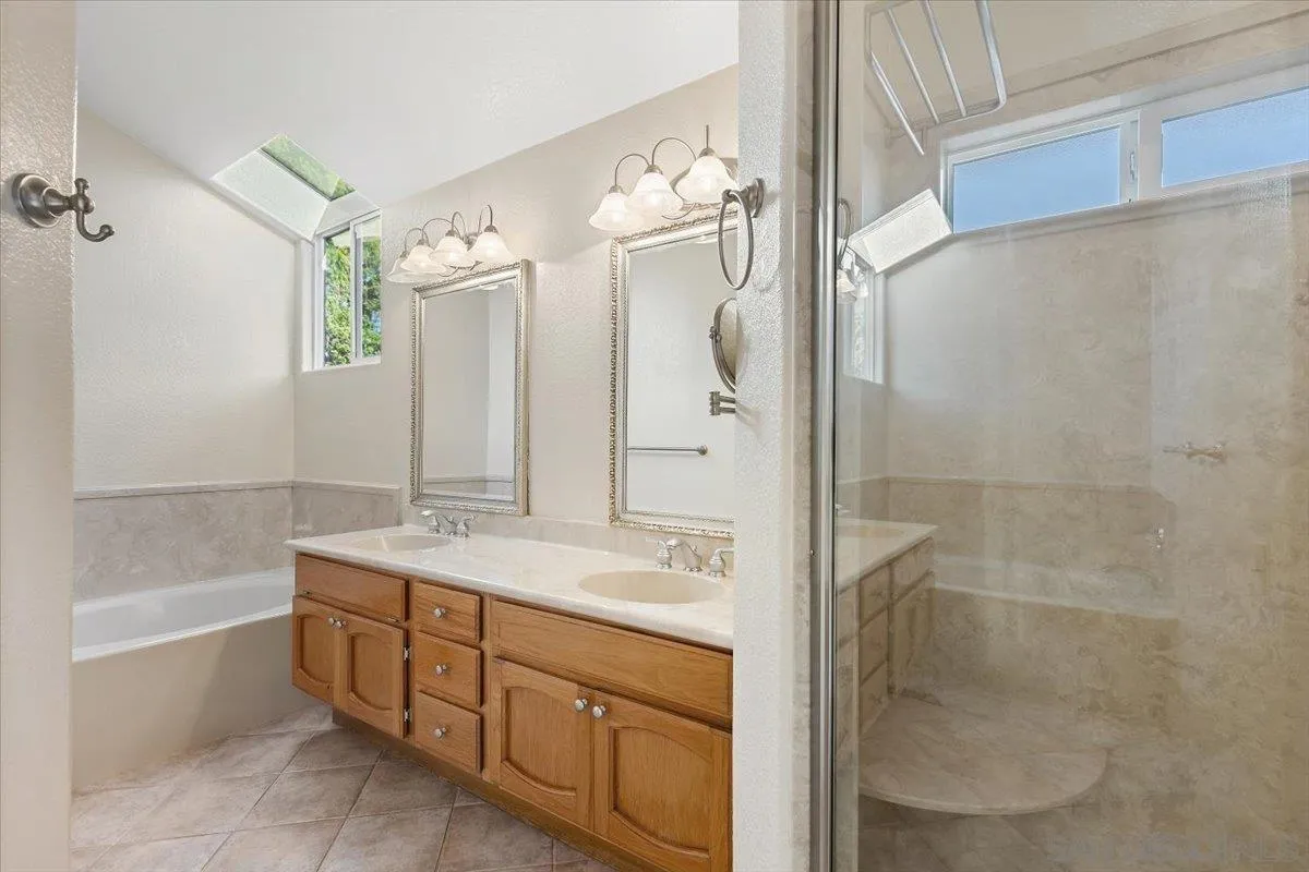 https://cdn.realtyfeed.com/cdn/127/250039214/1034d3e4fffed273350afc25624e71d8.webp