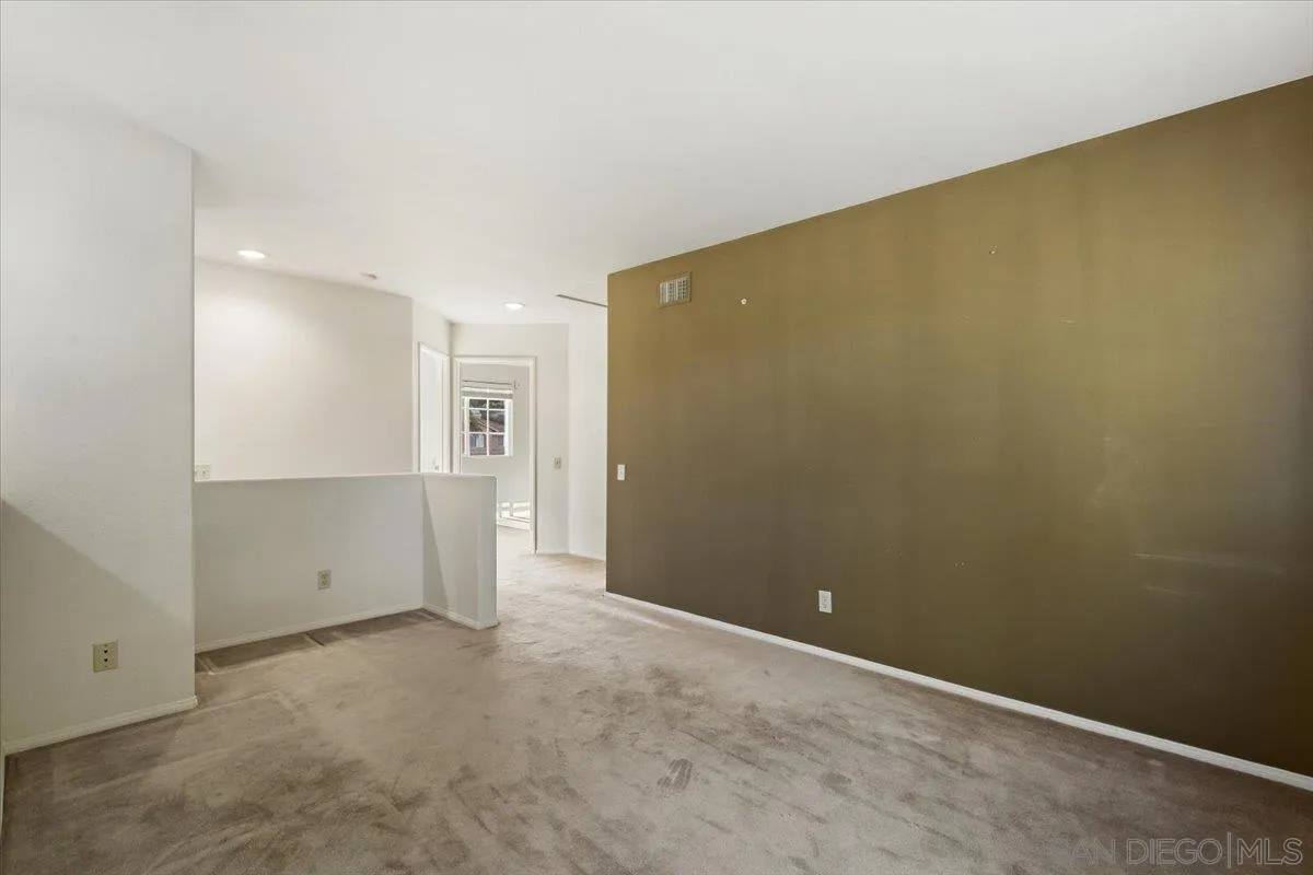 https://cdn.realtyfeed.com/cdn/127/250039214/4b7cc1f4eb3f4647159d15c6a4619fa7.webp