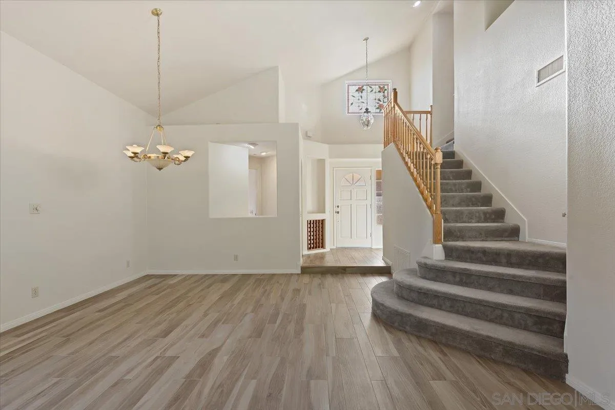 https://cdn.realtyfeed.com/cdn/127/250039214/8f3cb0c5cdc1424651fbd8de5e2debe3.webp