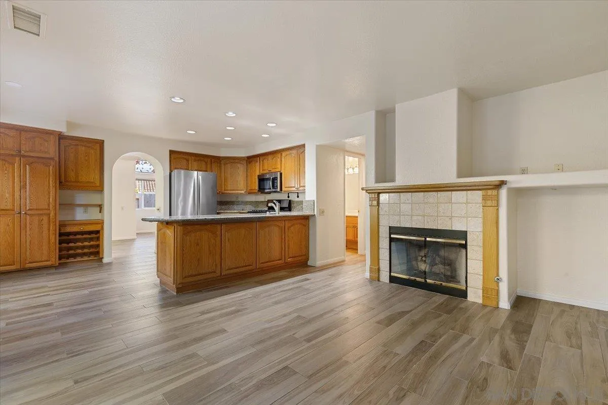 https://cdn.realtyfeed.com/cdn/127/250039214/fbb2eea1f4f5e76d7b52103bcb1d1e60.webp