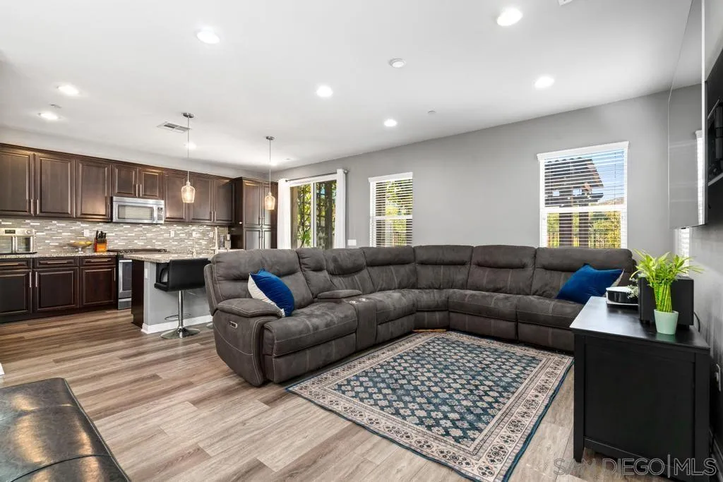 https://cdn.realtyfeed.com/cdn/127/250039219/9b3c9e5d909e2ec4bcb4ae231024e0fb.webp